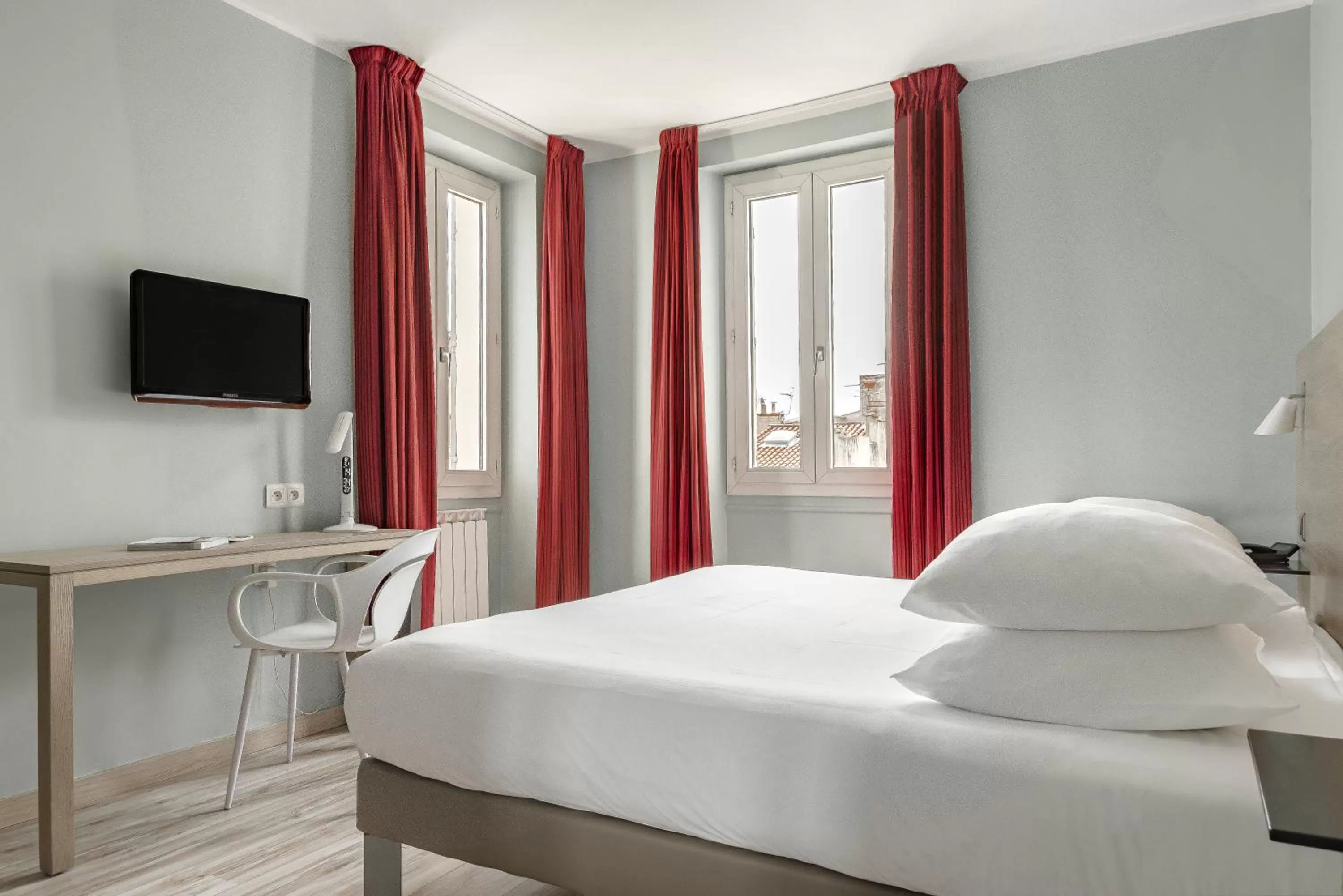 Superior Double Room with Sauna Access in Grand Hôtel Dauphiné, Boutique Hôtel & Suites