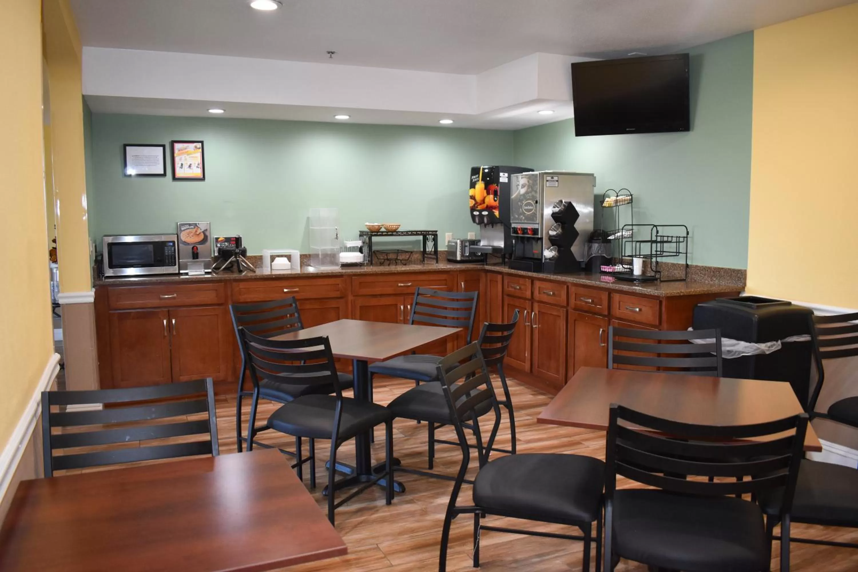 Restaurant/places to eat in Americas Best Value Inn Manteca