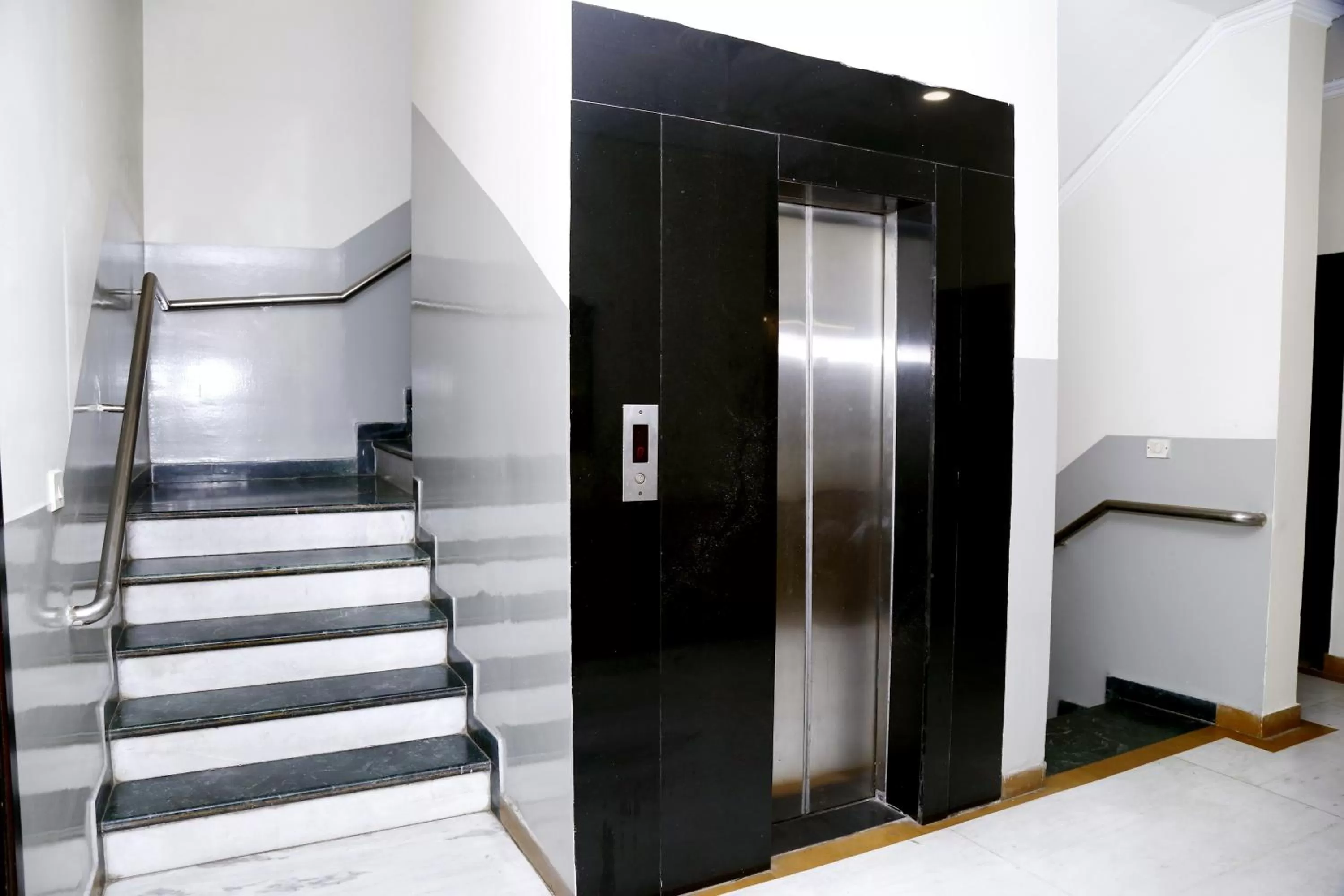 Floor plan, Bathroom in Hotel City Centre Inn - Nizamuddin Railway Station