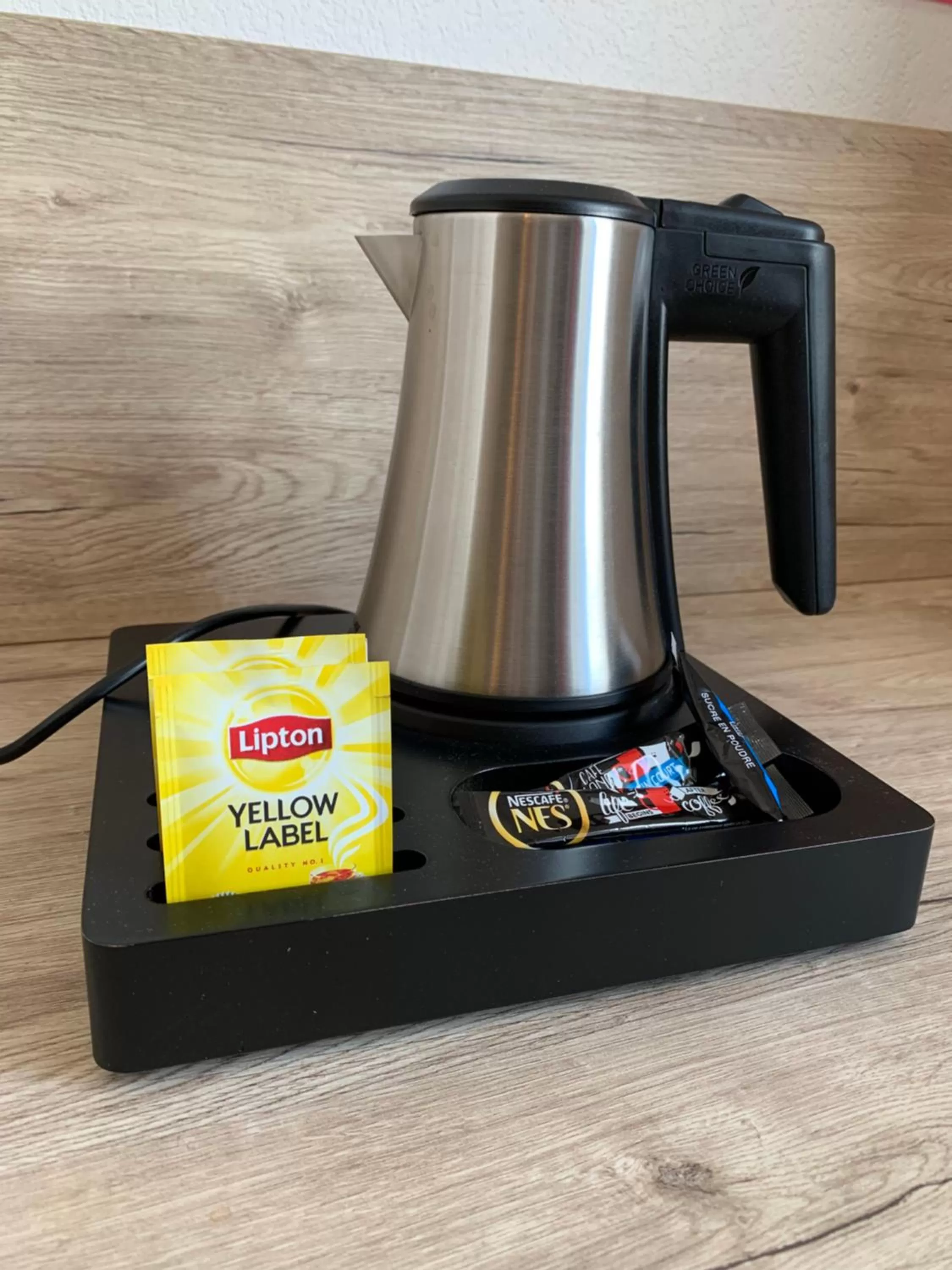 Coffee/tea facilities in Cit'Hotel Restaurant du Bowling de Millau