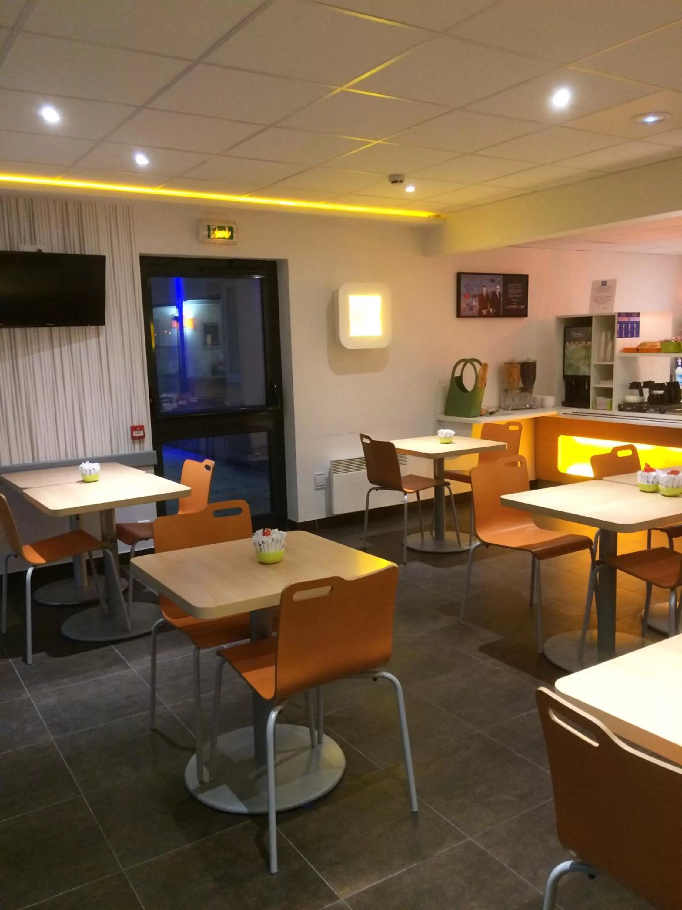Restaurant/places to eat in Ibis budget Verdun