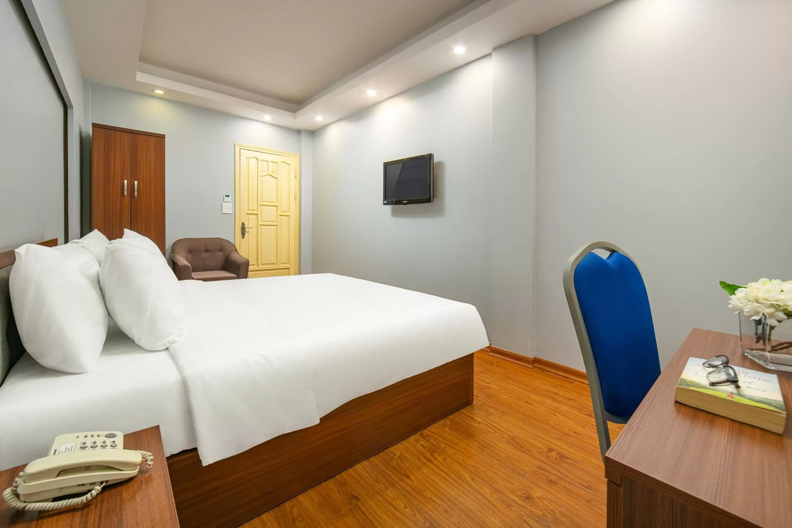 Photo of the whole room, Bed in La Renta Center Hotel & Spa