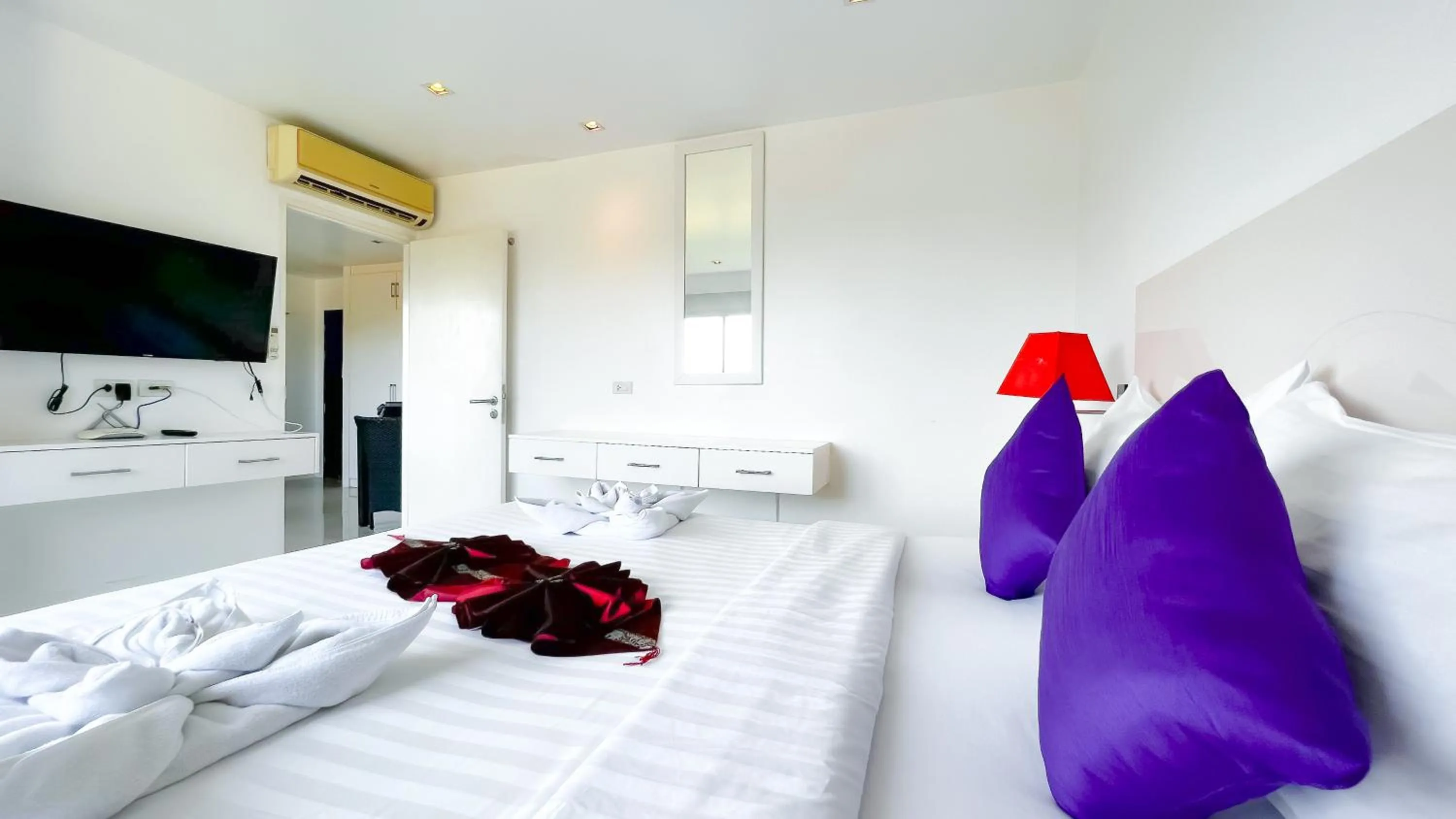 Bed in Grand Sunset Hotel Phuket