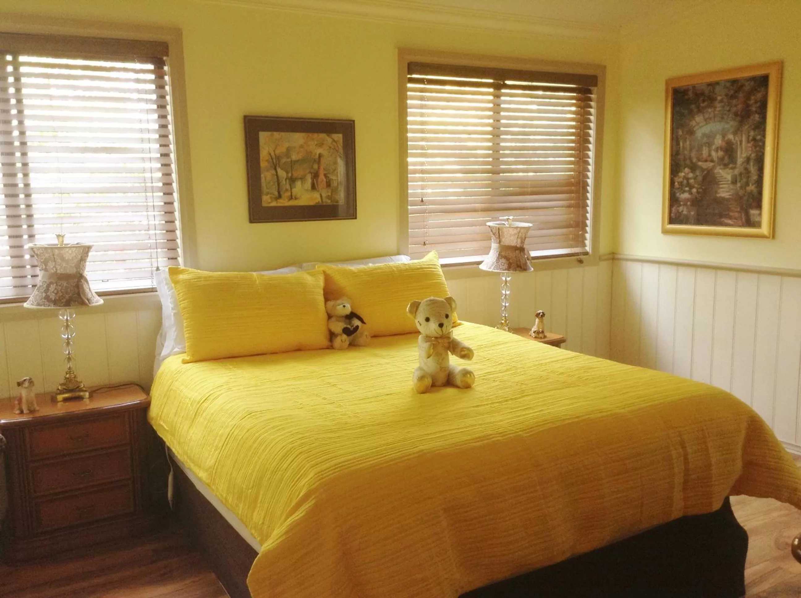 Bedroom, Bed in Must Love Dogs B&B & Self Contained Cottage