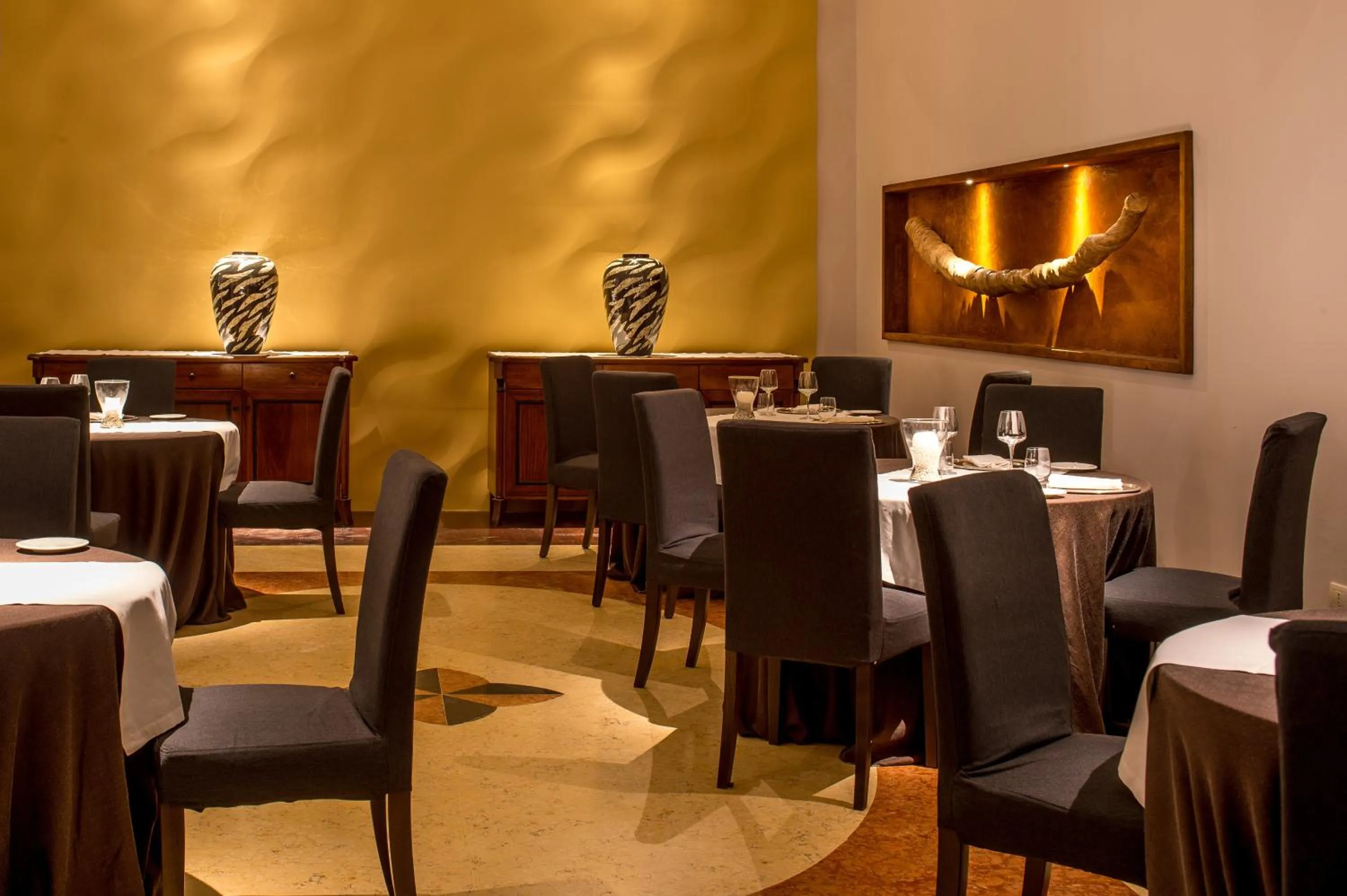 Restaurant/places to eat in Hotel Federico II Central Palace