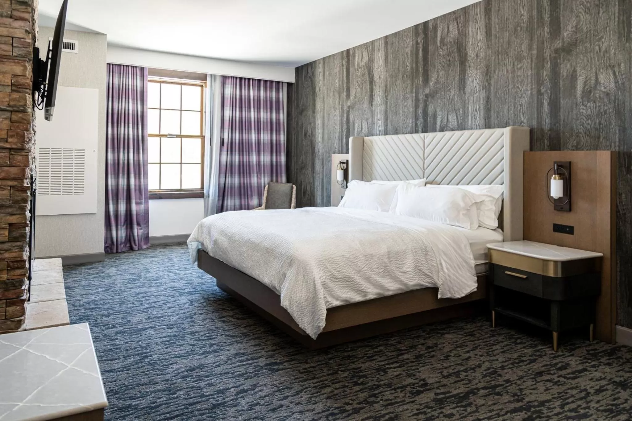 Photo of the whole room, Bed in Holiday Inn Resort Deadwood Mountain Grand by IHG