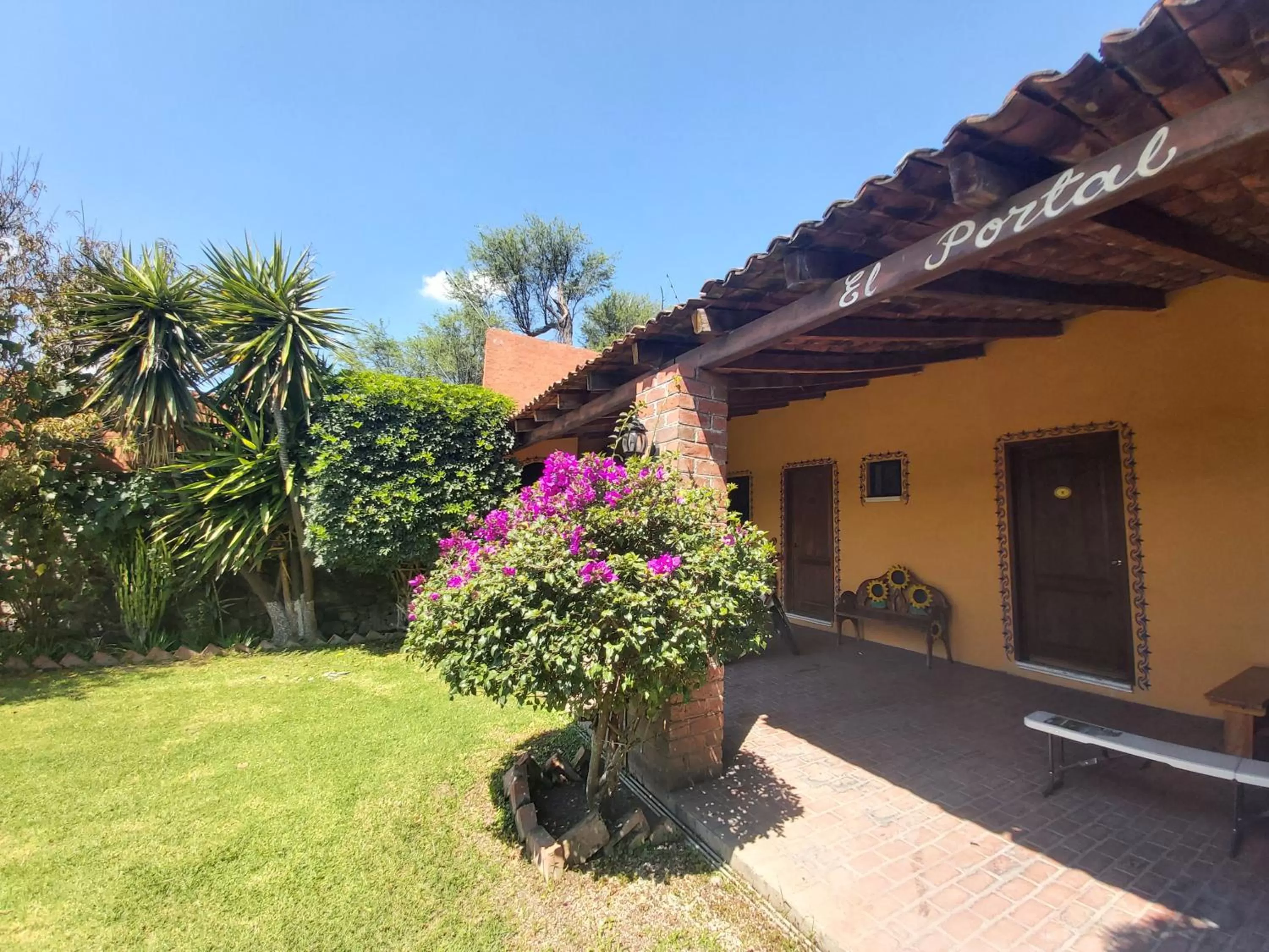 Patio in Hotel Meson del Puente