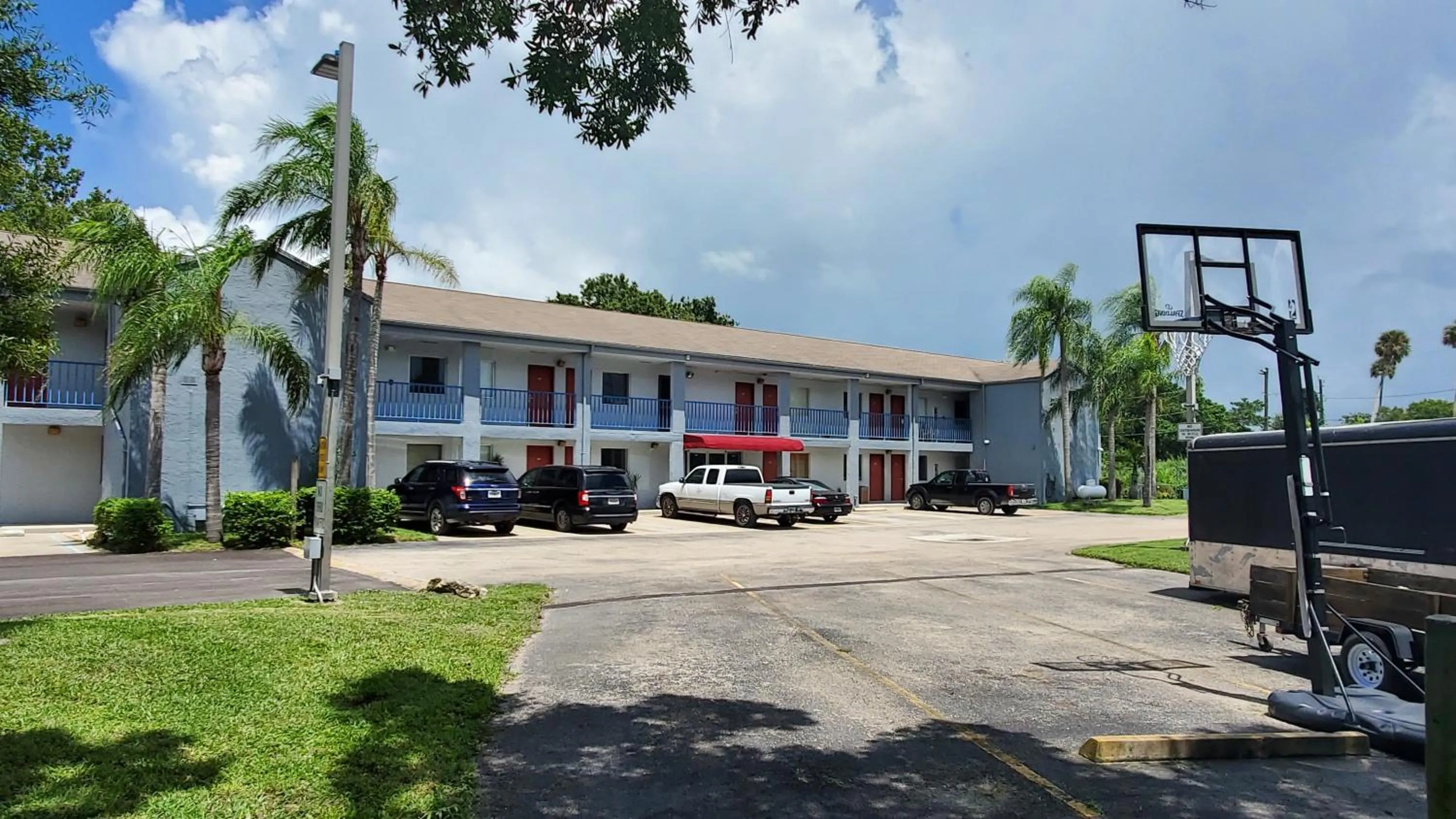 Property building in Lakeview Inn & Suites Okeechobee