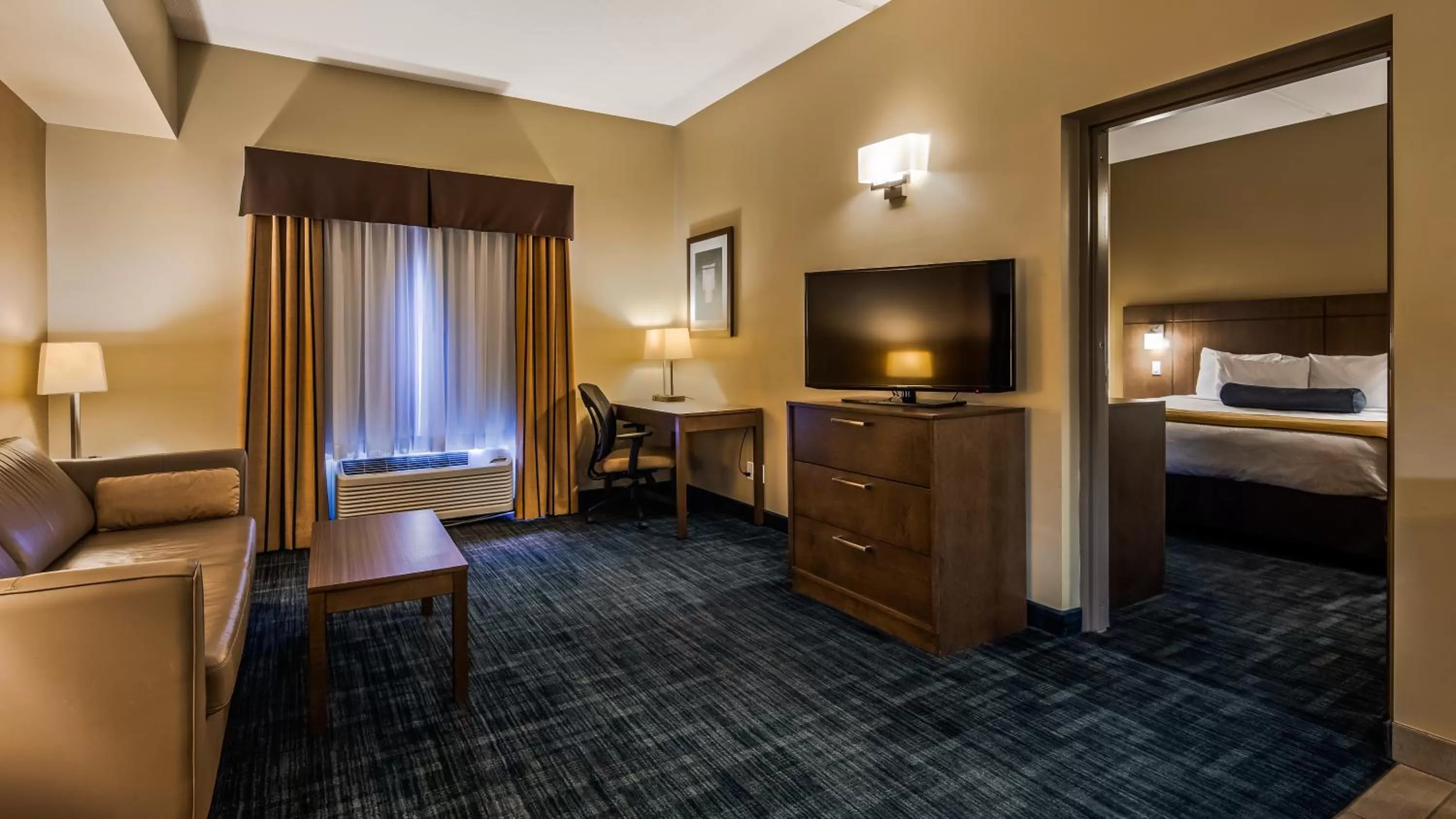 Bedroom, Bed in Best Western Plus Winnipeg West