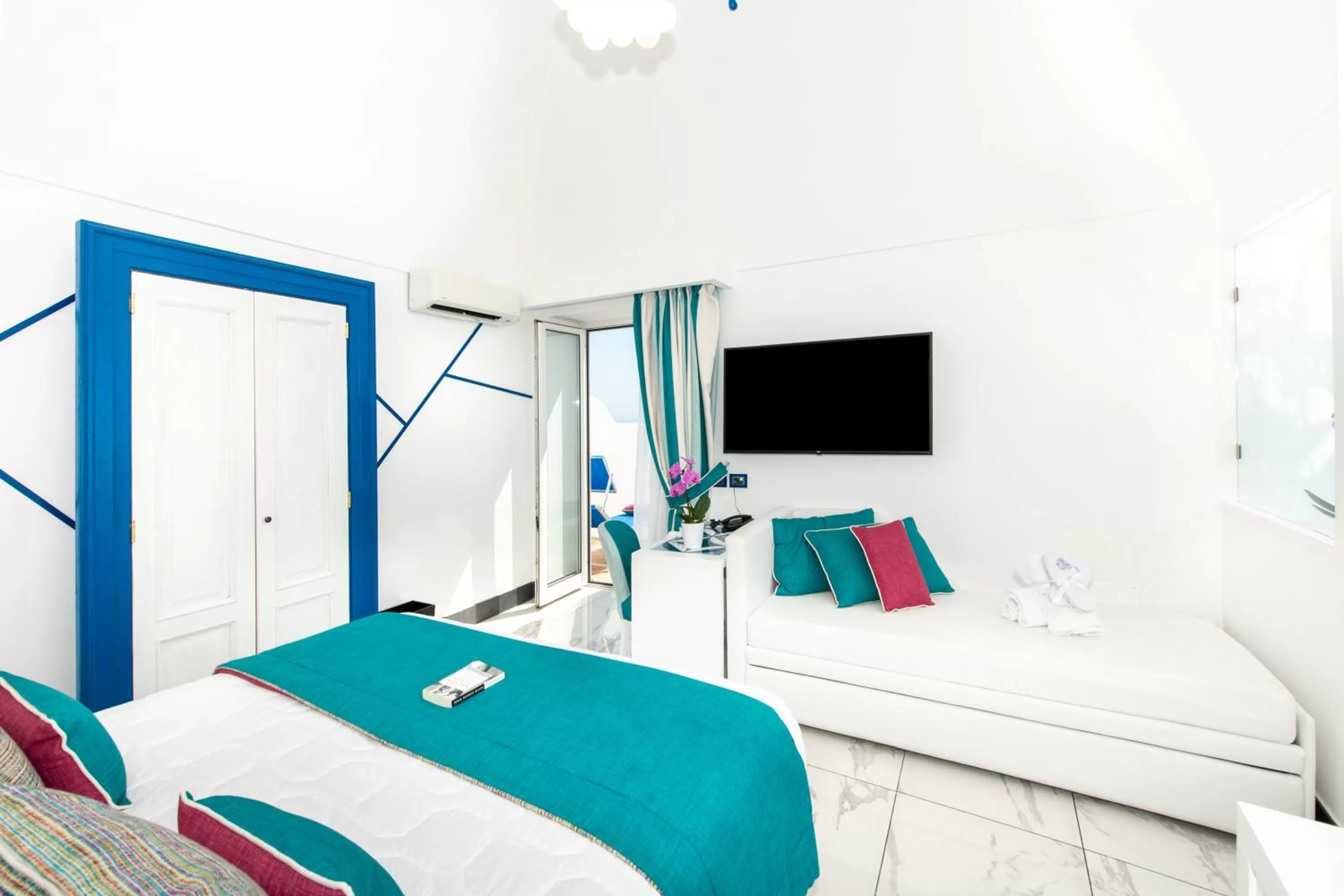 Photo of the whole room, Bed in Positano Art Hotel Pasitea