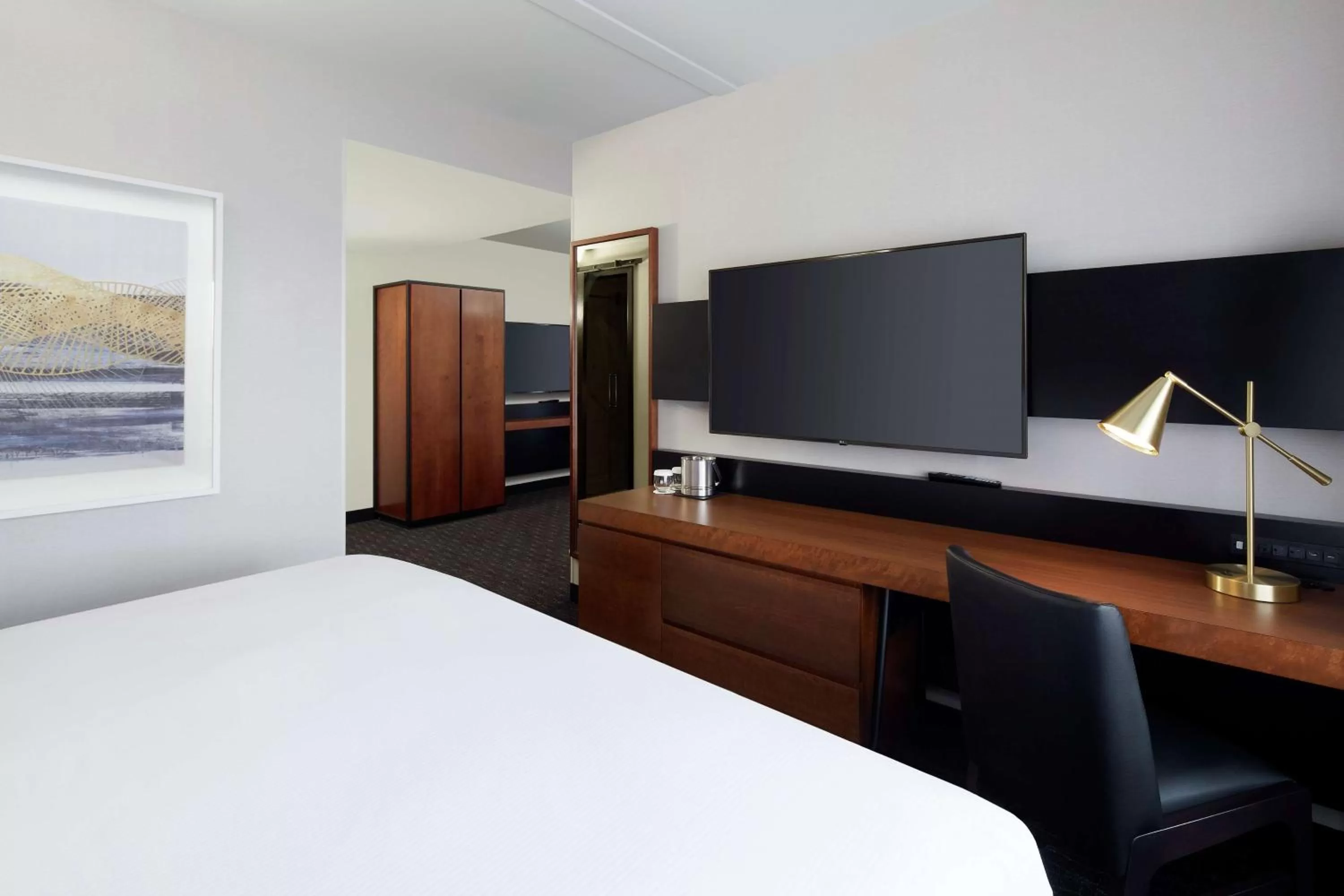 Bedroom, Bed in Doubletree By Hilton Montreal Airport