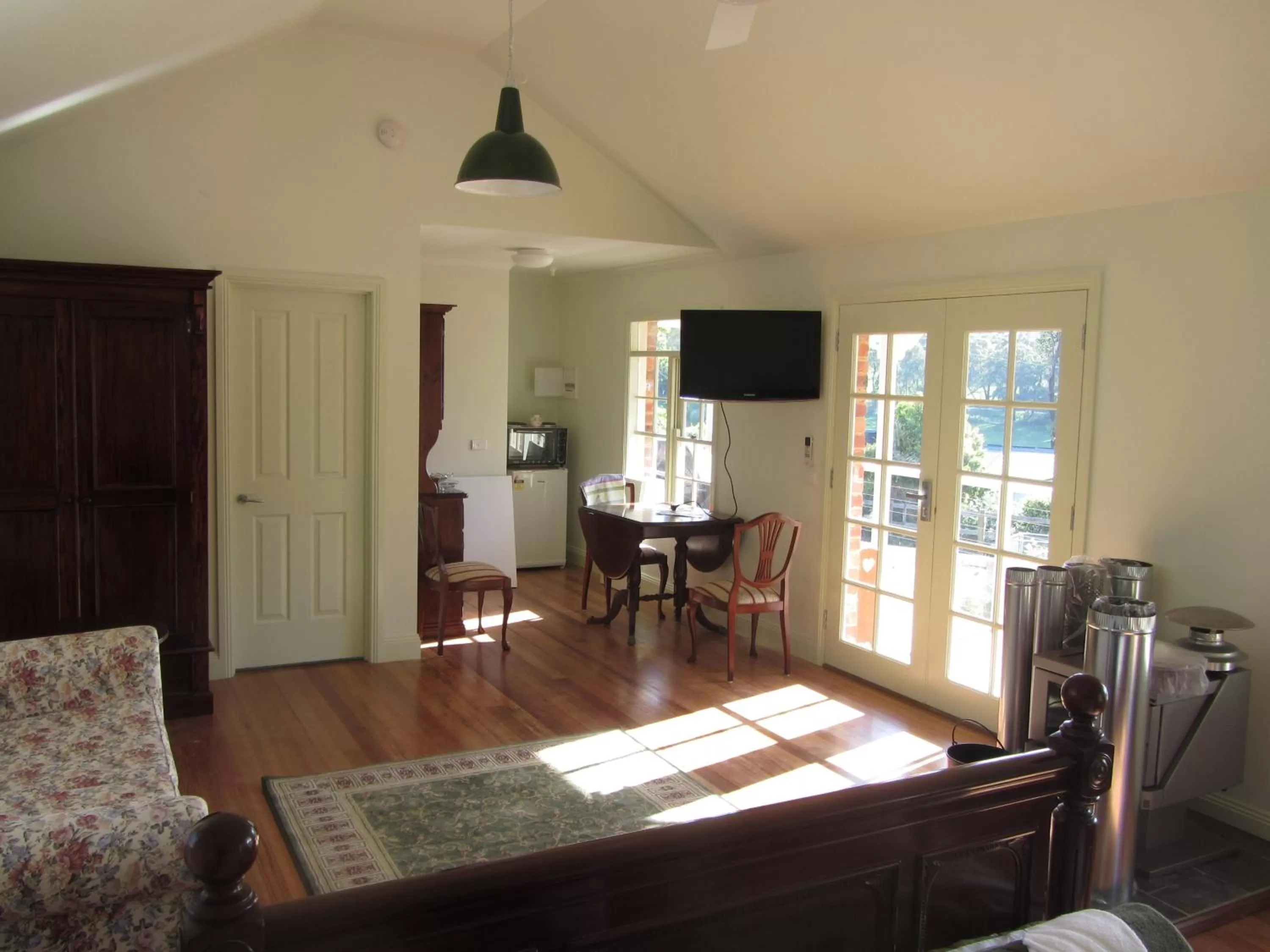 Dining Area in Honeyeater Cottage