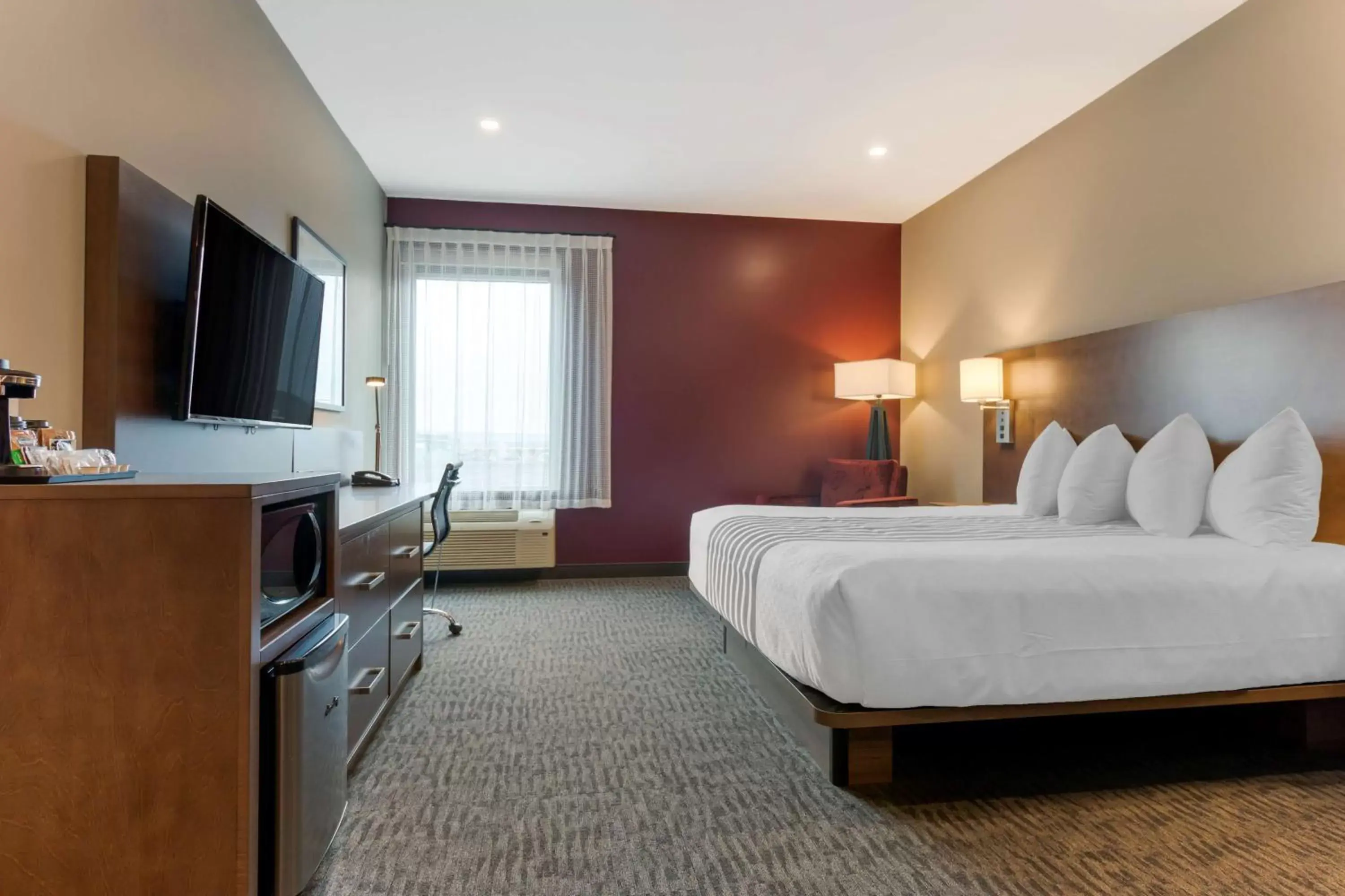 King Room with Roll-In Shower - Disability Access/Non-Smoking in Best Western Plus Dauphin King Room with Roll-In Shower - Disability Access/Non-Smoking in Best Western Plus Dauphin