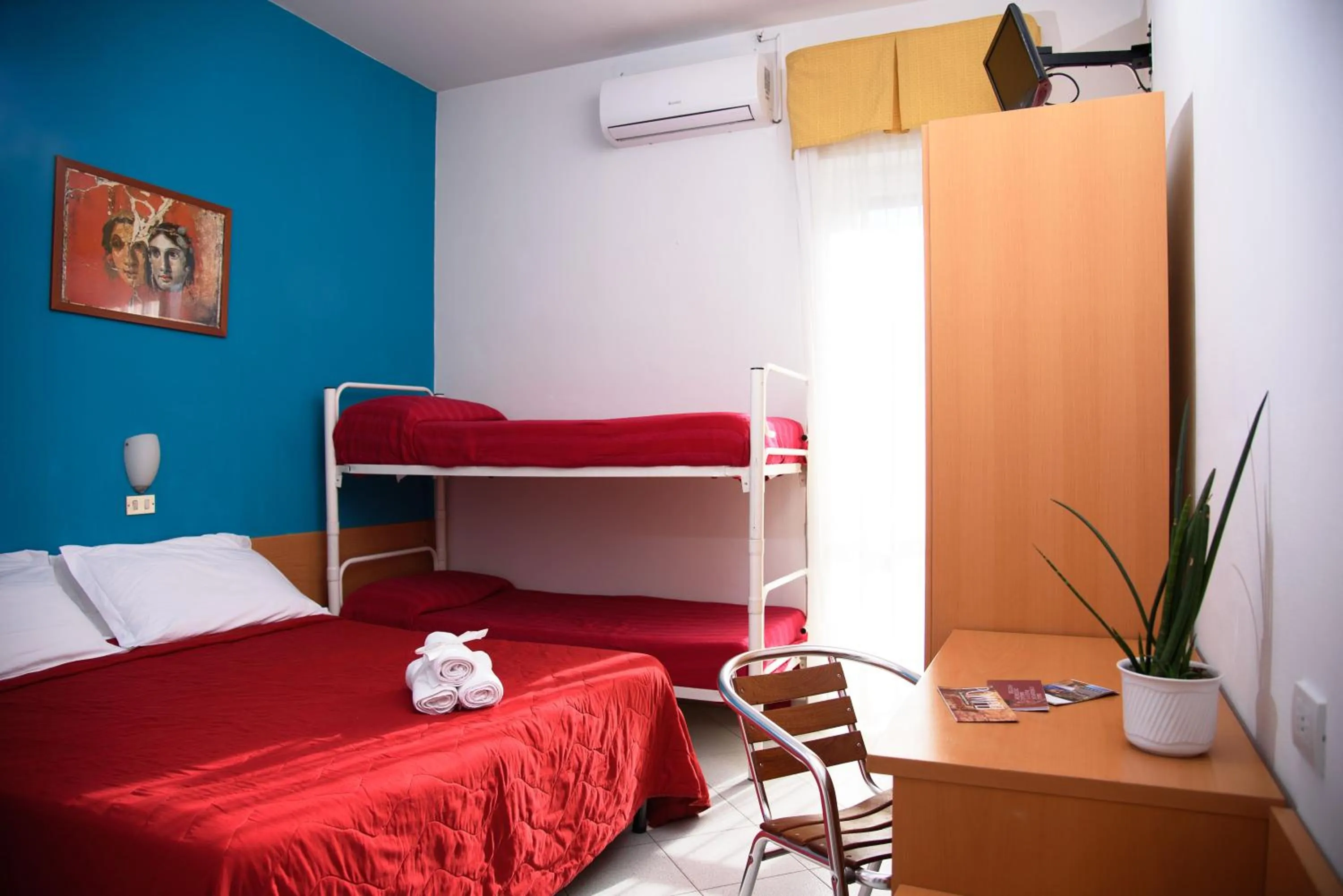 bunk bed, Bed in Hotel Calypso