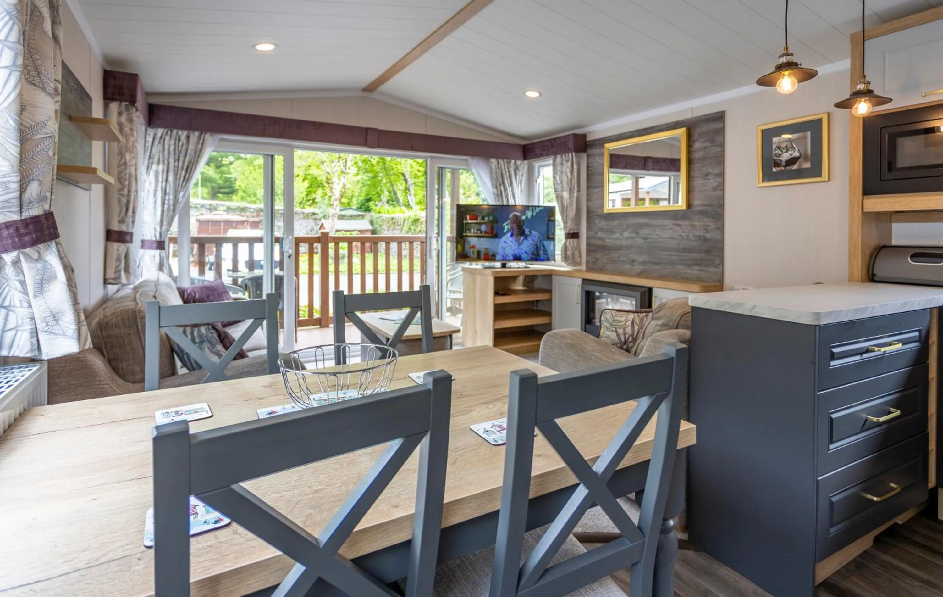 Dining area in Aberdunant Hall