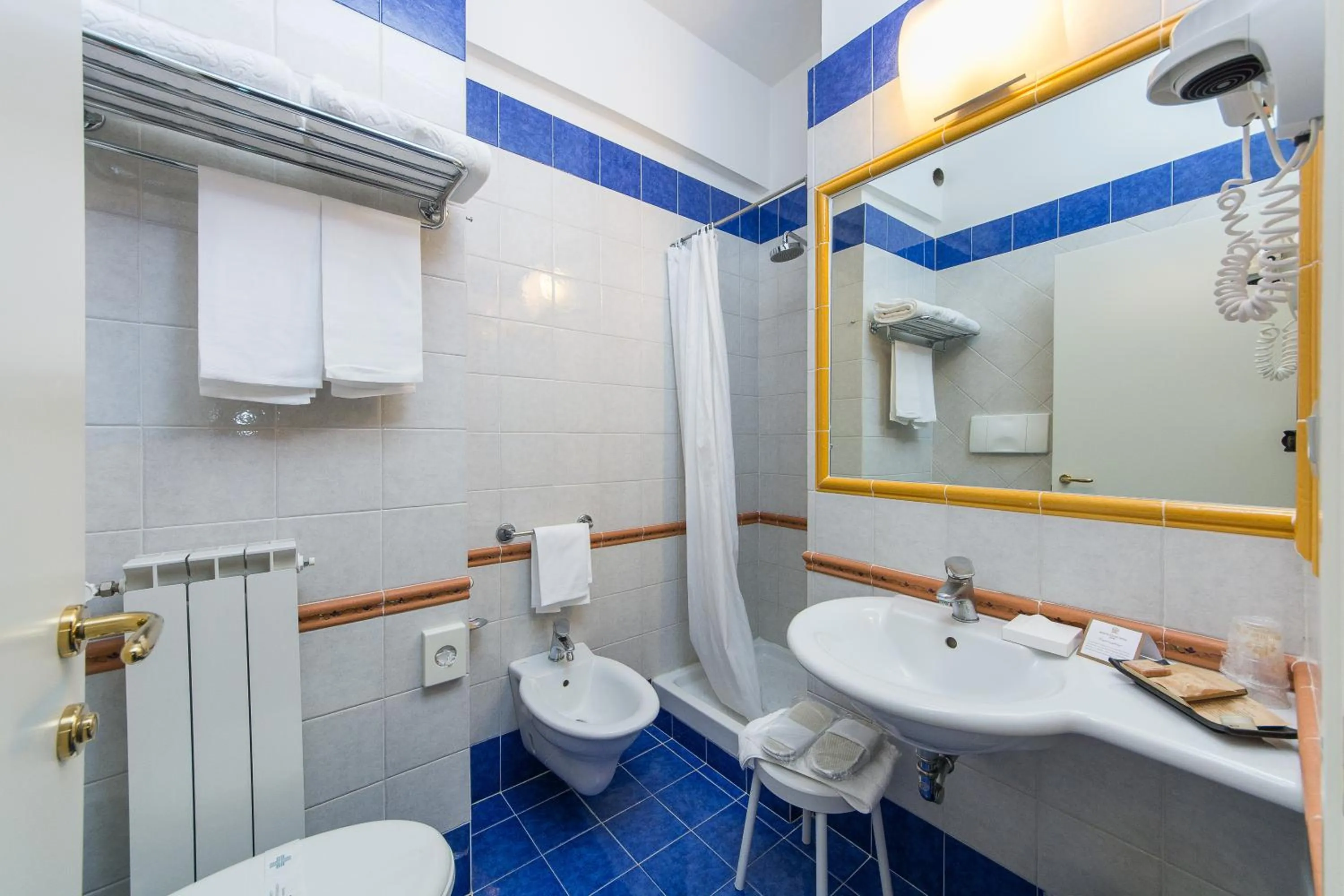 Shower in Reginna Palace Hotel