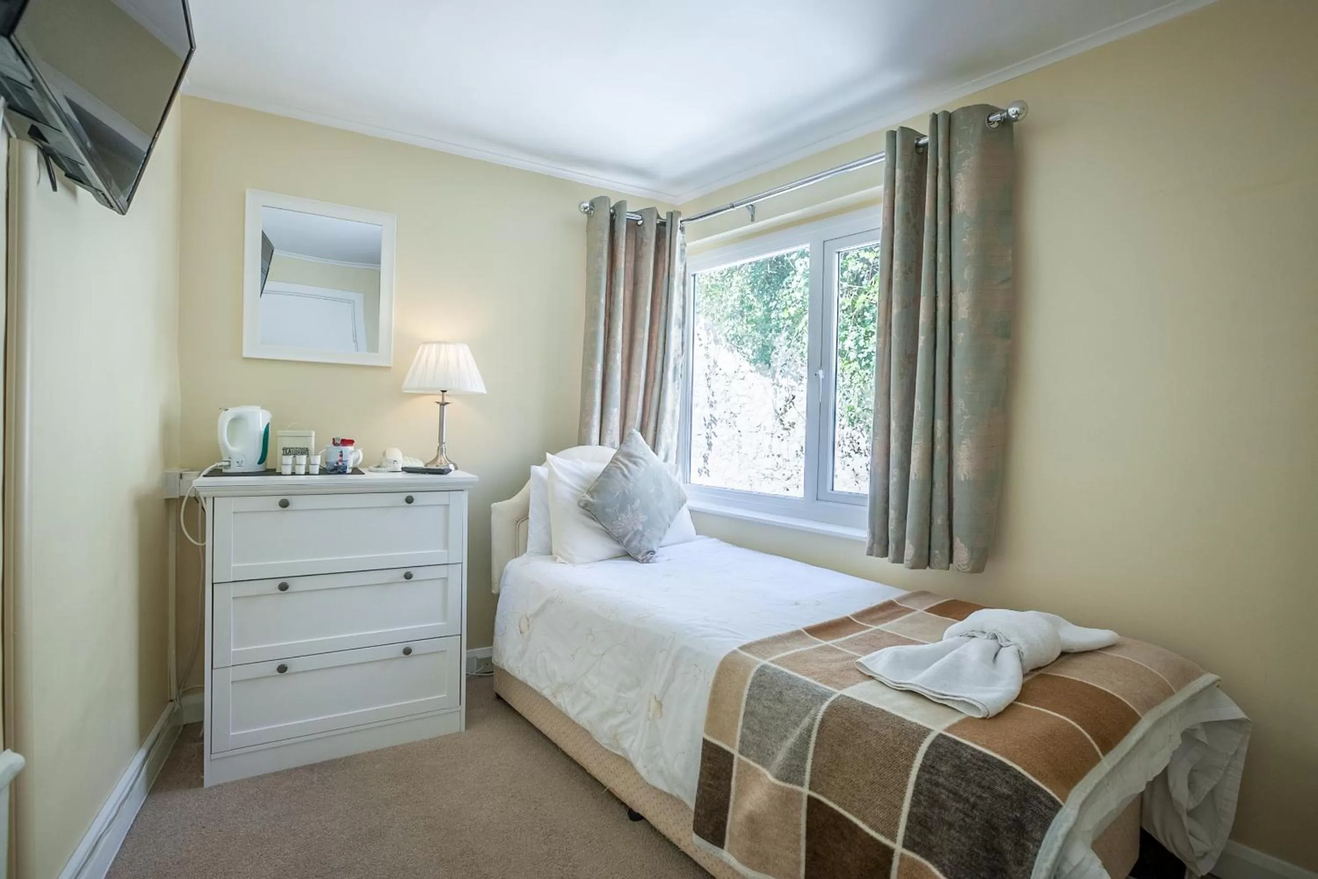 Bed in The Hotel Balmoral - Just for Adults