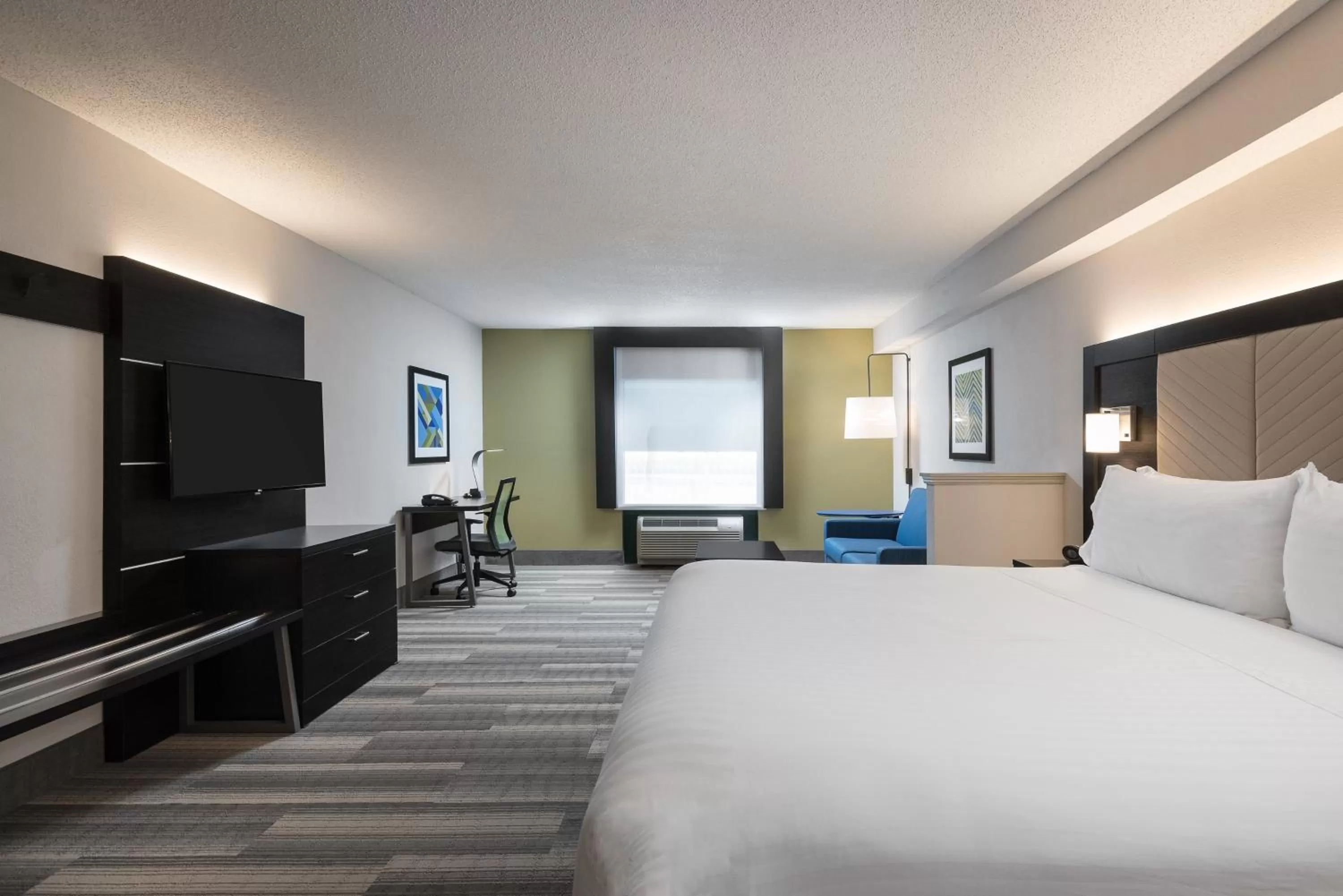 Photo of the whole room, Bed in Holiday Inn Express & Suites Florence I-95 & I-20 Civic Ctr by IHG