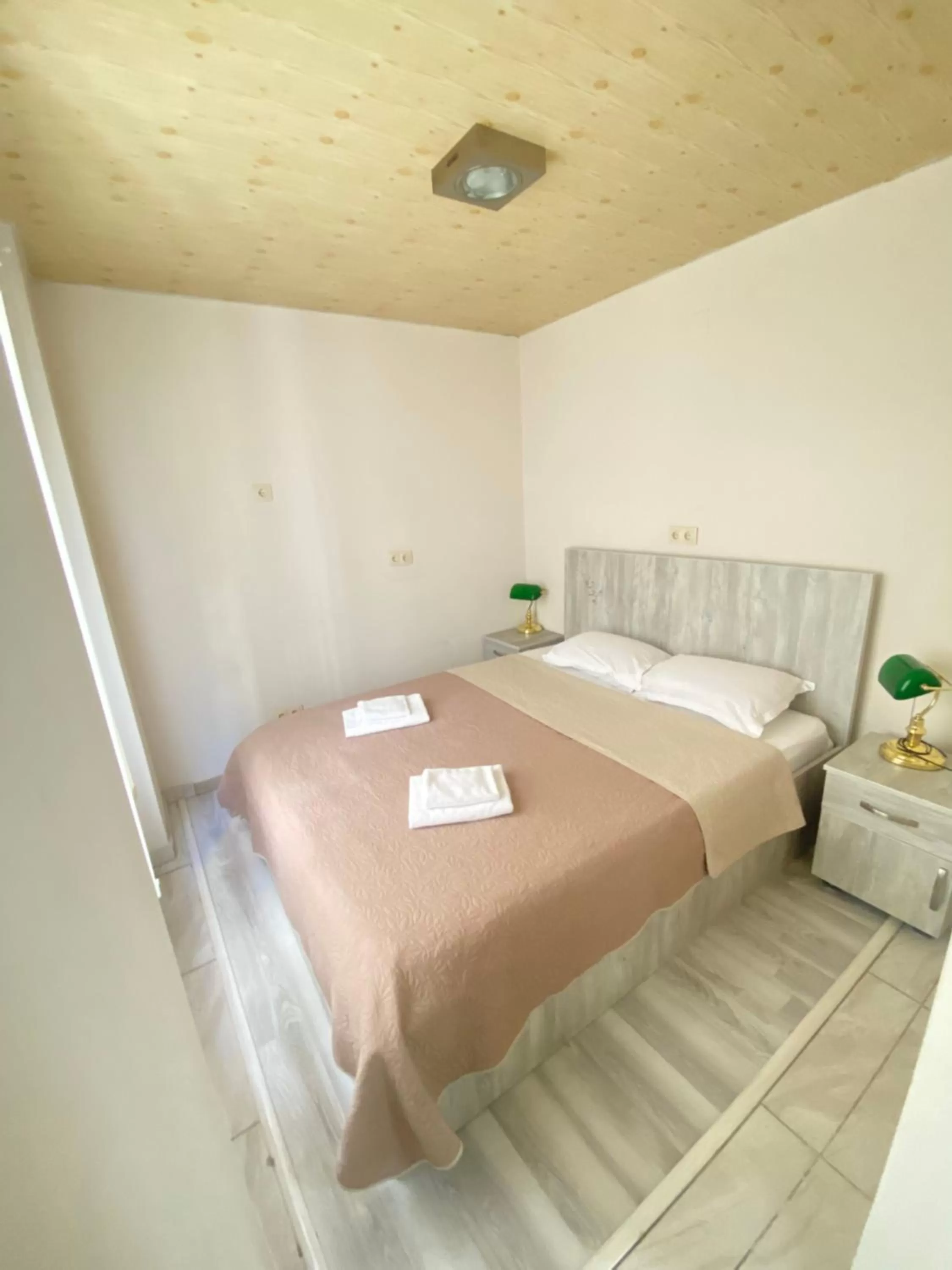 Bed in Hotel Garanti