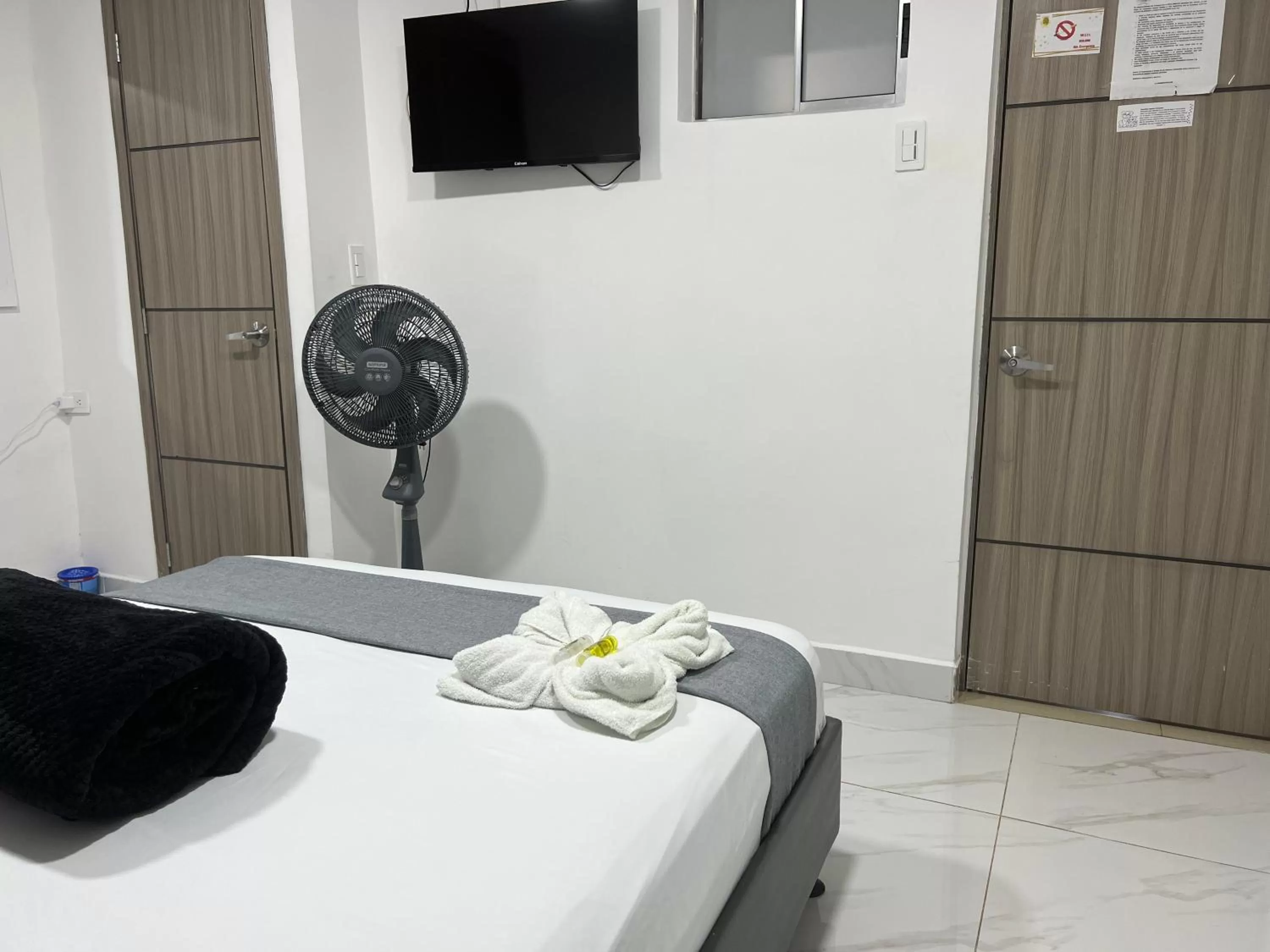 Photo of the whole room, Bed in La Forêt de Café Hotel