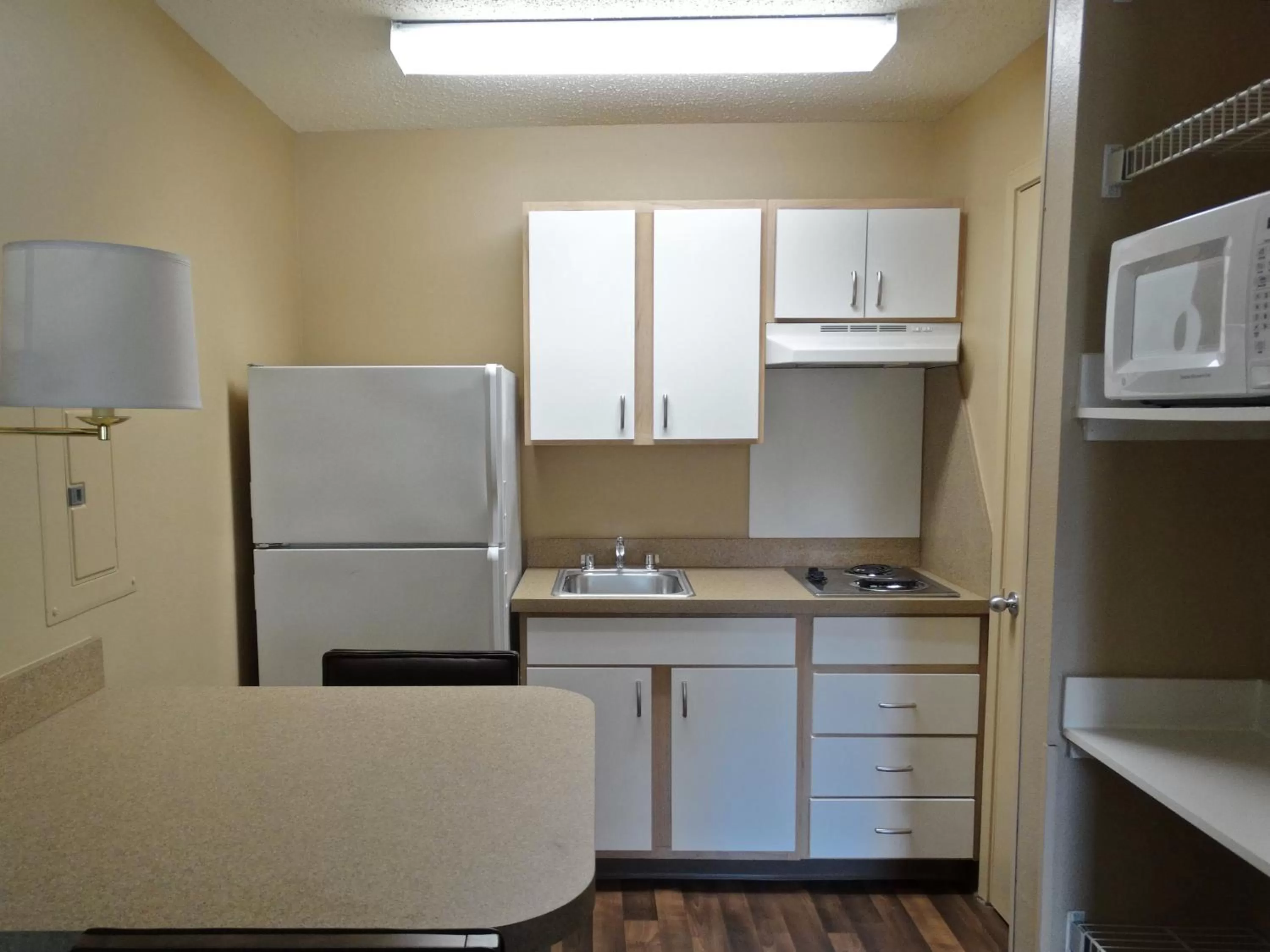 Kitchen or kitchenette in Extended Stay America Suites - San Antonio - Airport