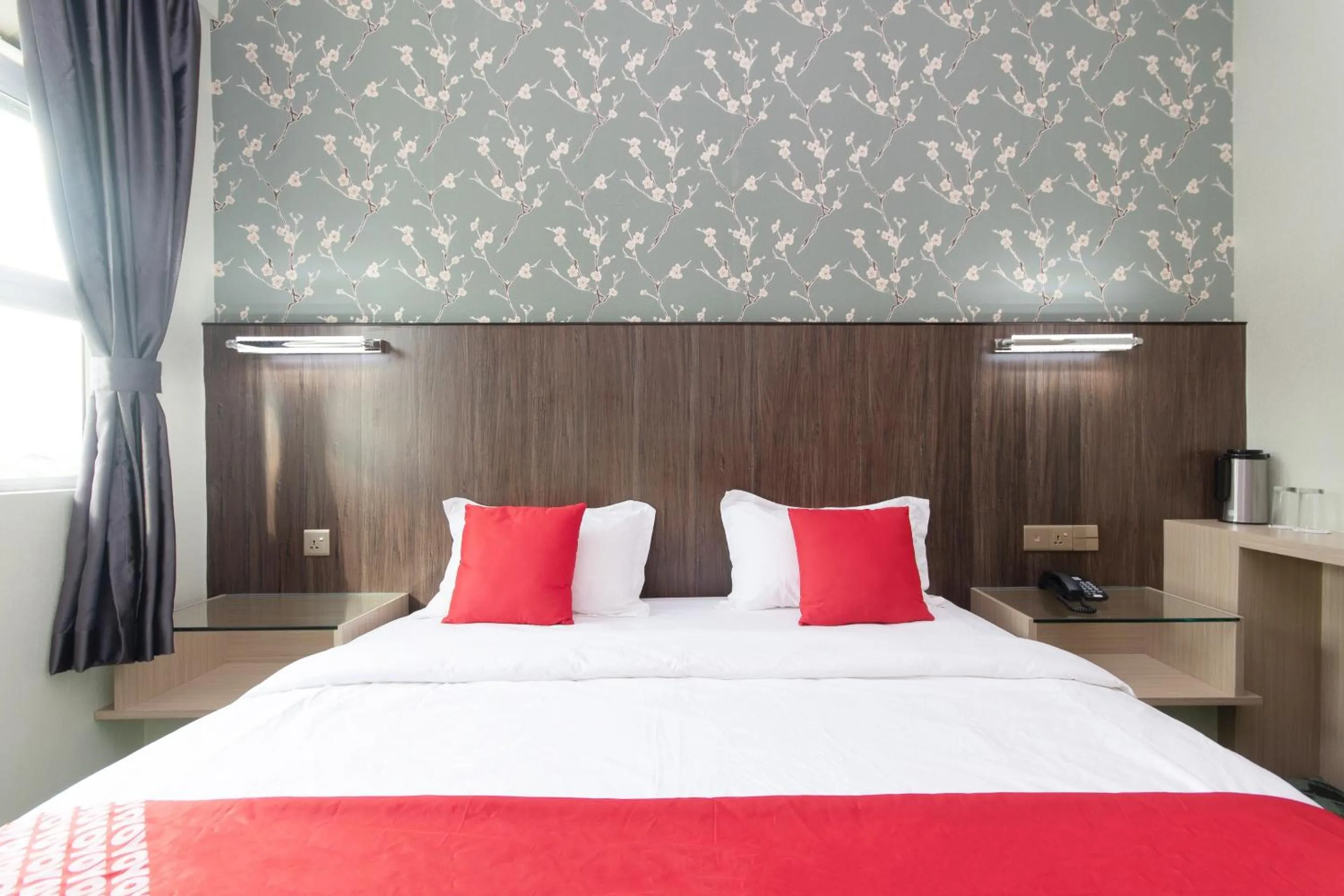 Bedroom, Bed in OYO 89375 Regent Hotel