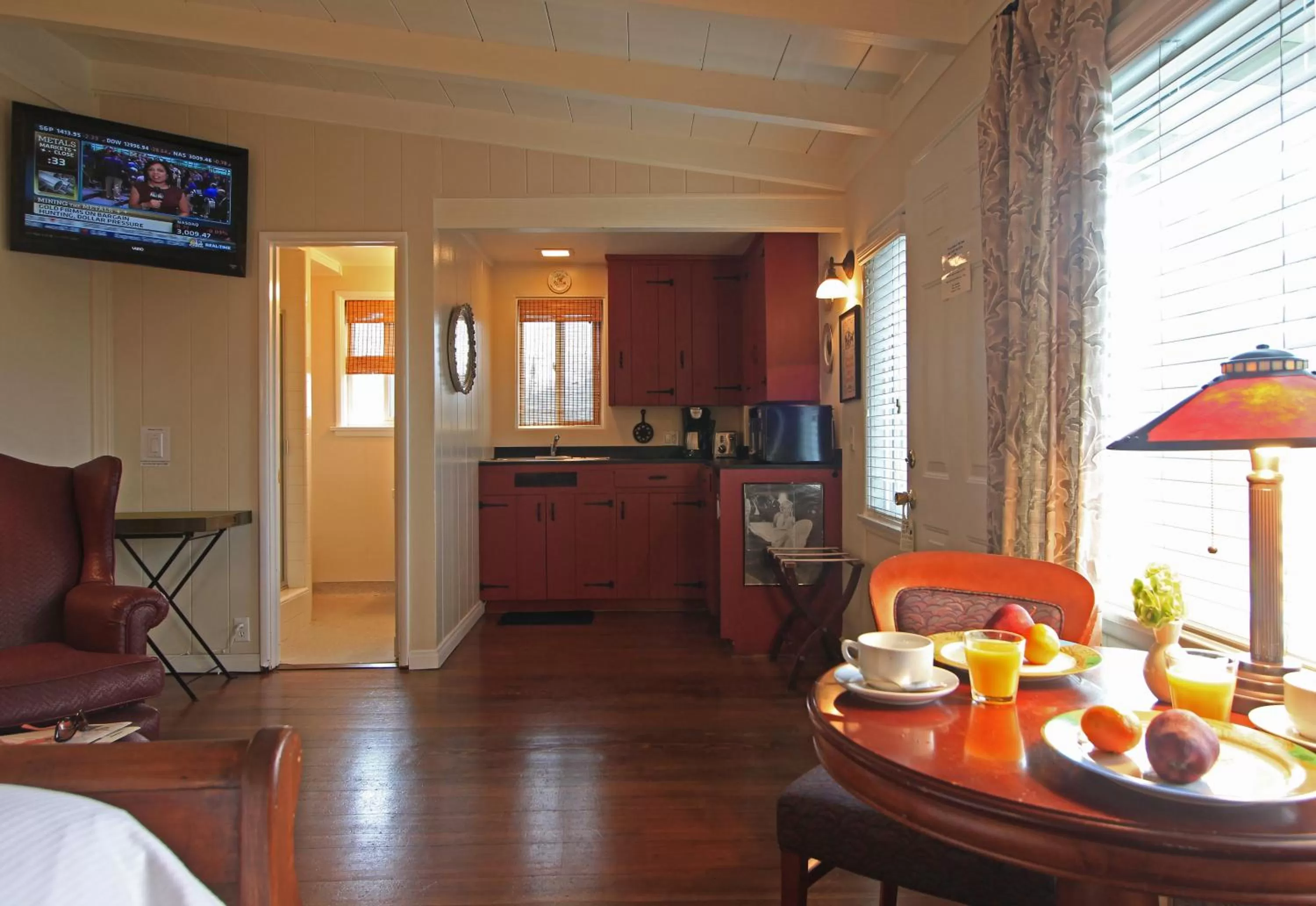 Photo of the whole room in The Tides Laguna Beach