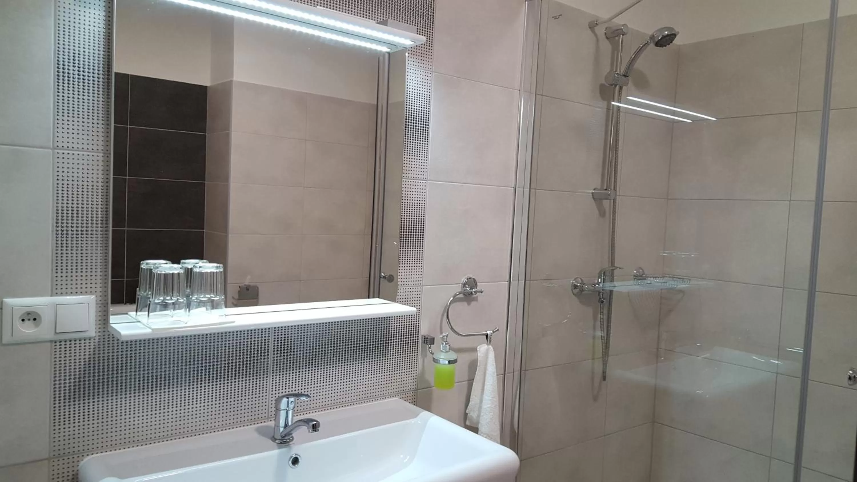 Bathroom in garni Hotel S.O.G.* * *