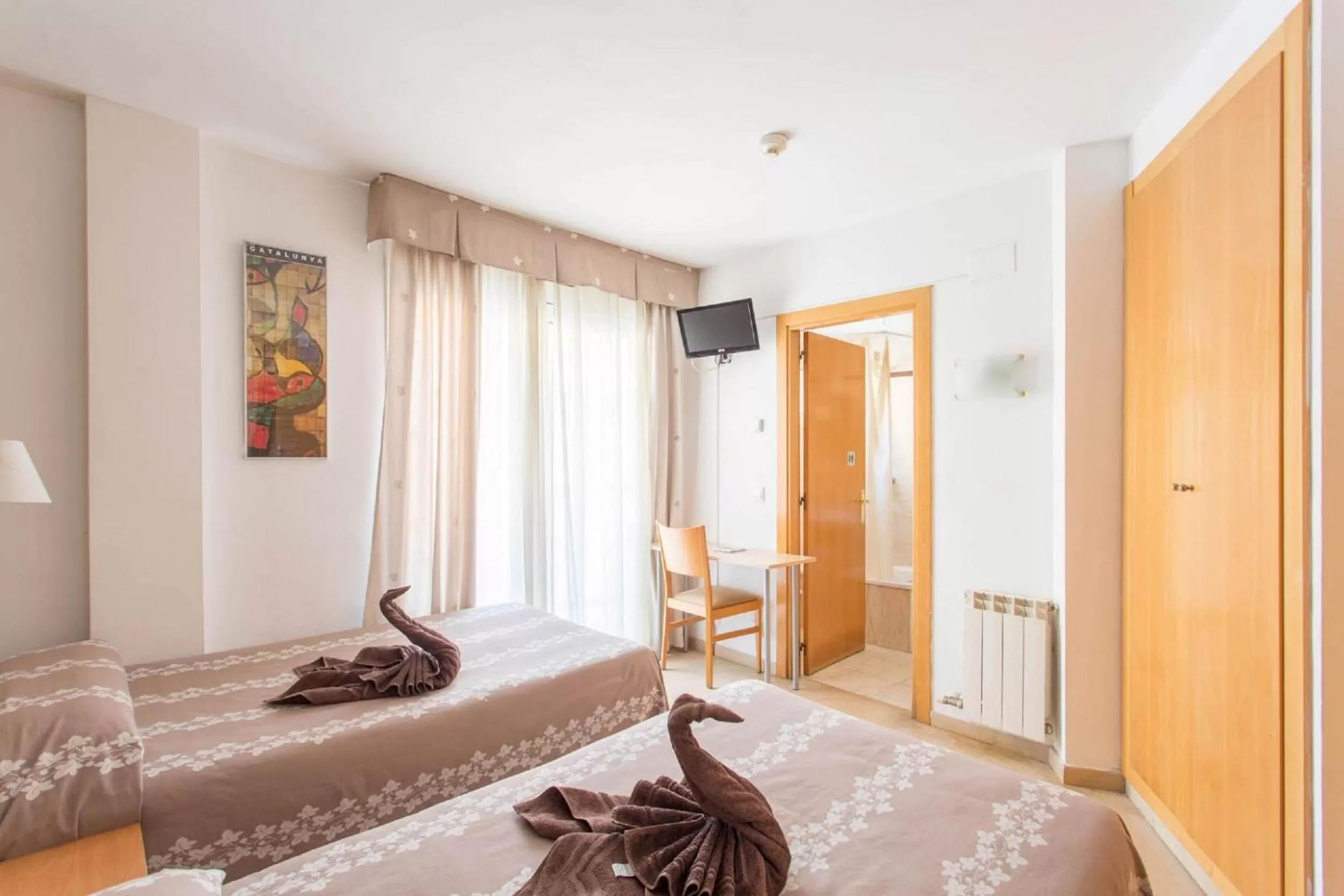 Photo of the whole room, Bed in Hotel Cosmos Tarragona