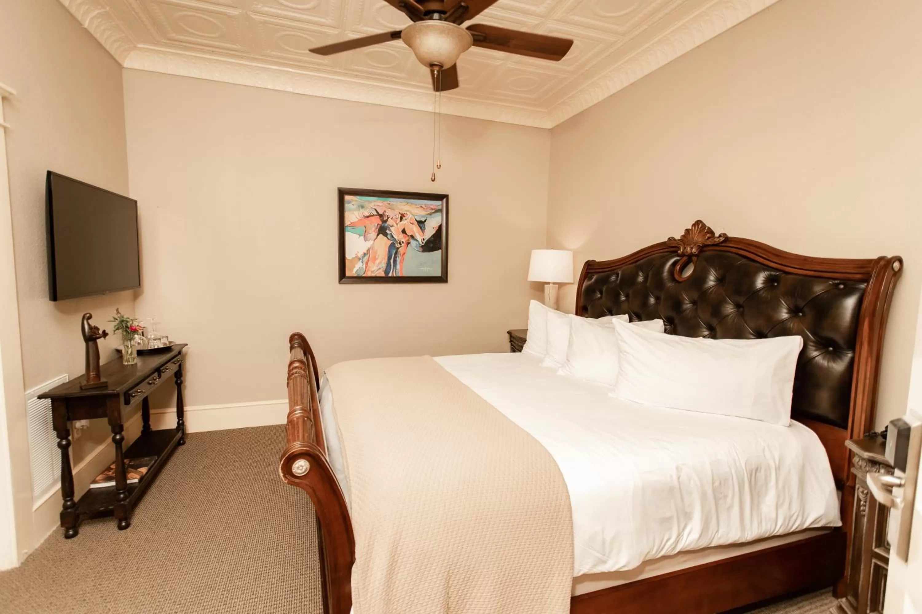 Photo of the whole room, Bed in Grand Hotel