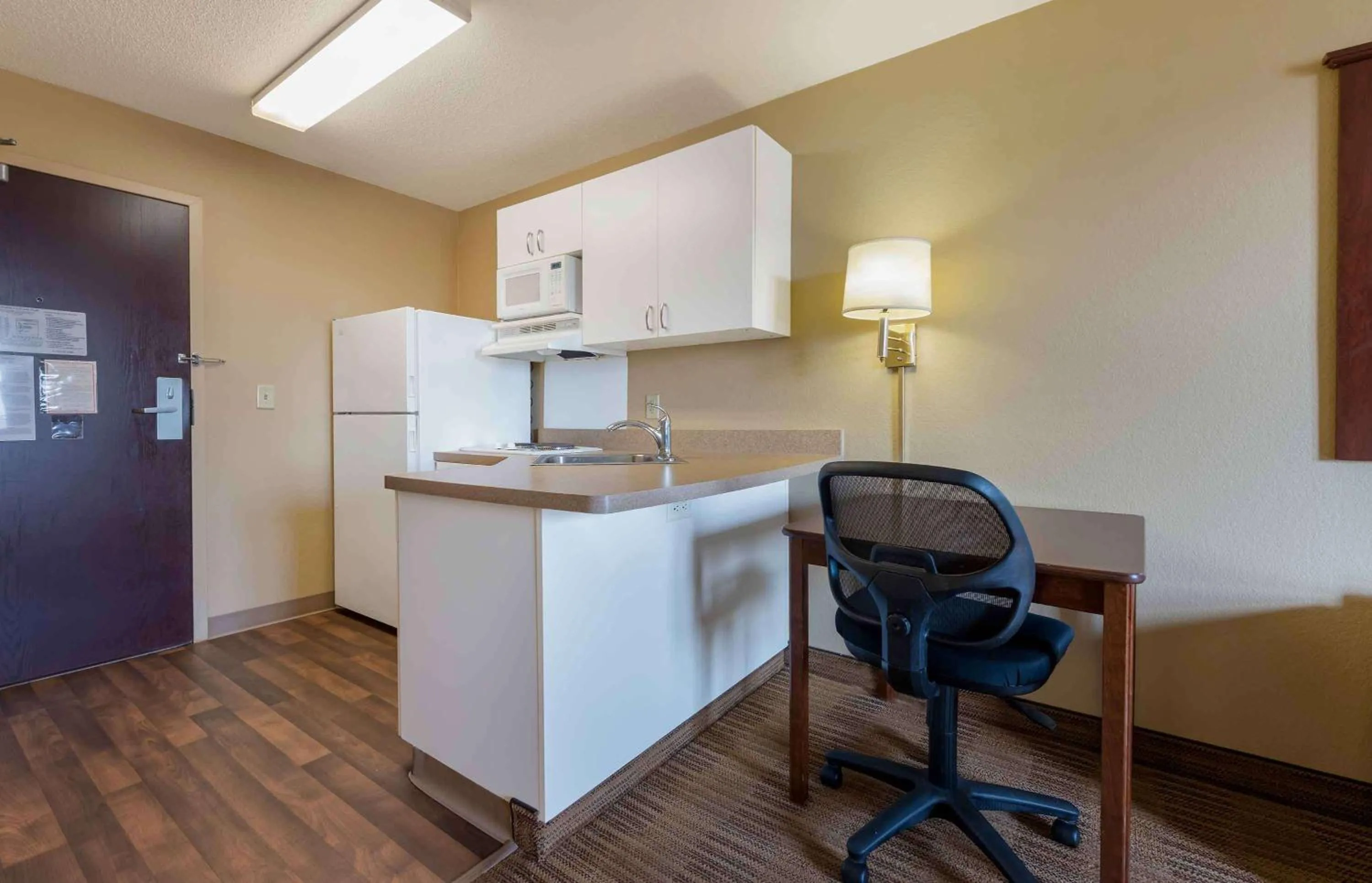 Kitchen or kitchenette in MainStay Suites Rochester South Mayo Clinic