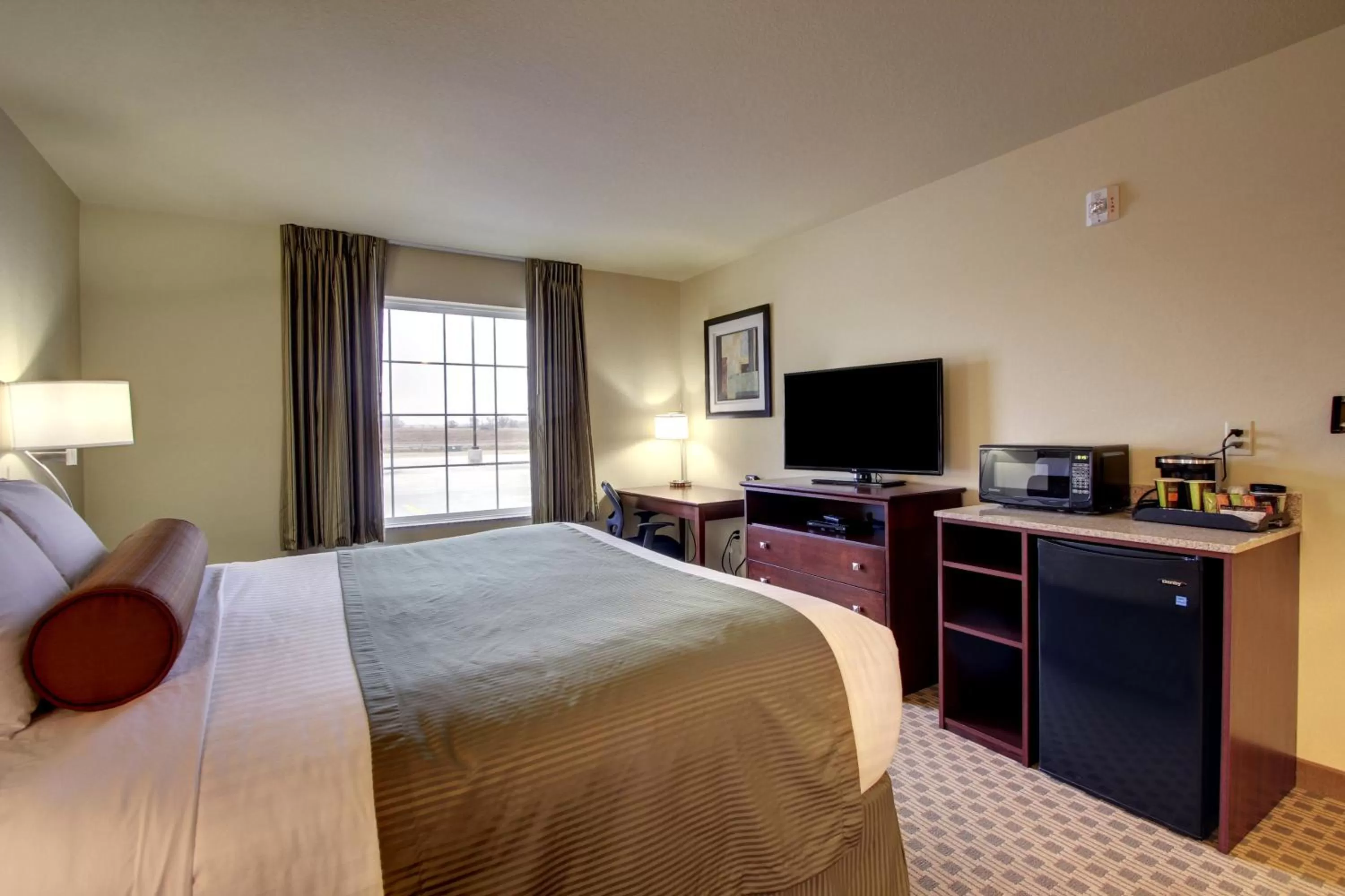 Bed in Cobblestone Hotel & Suites - Waynesboro
