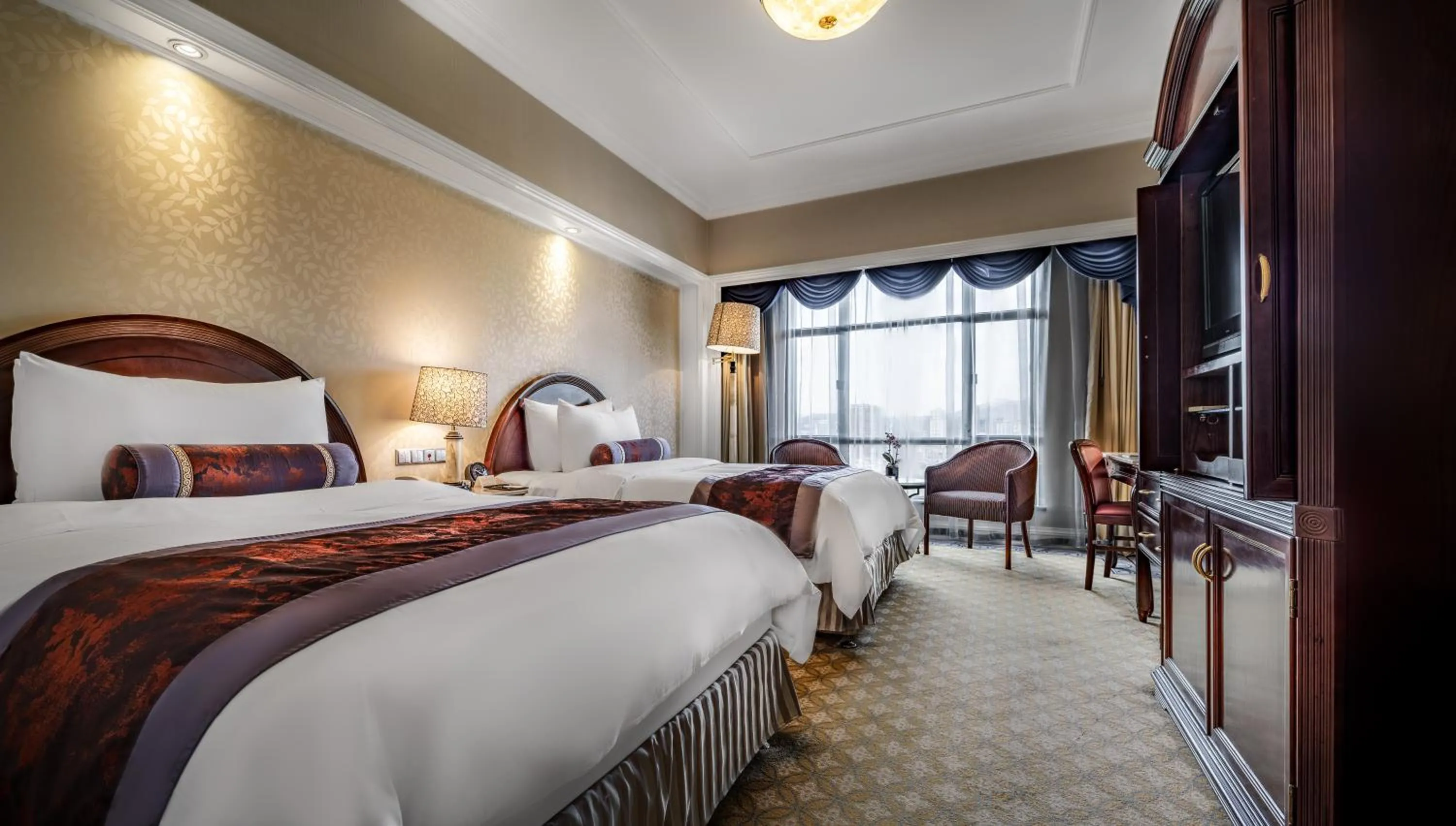 Photo of the whole room, Bed in Green Lake Hotel