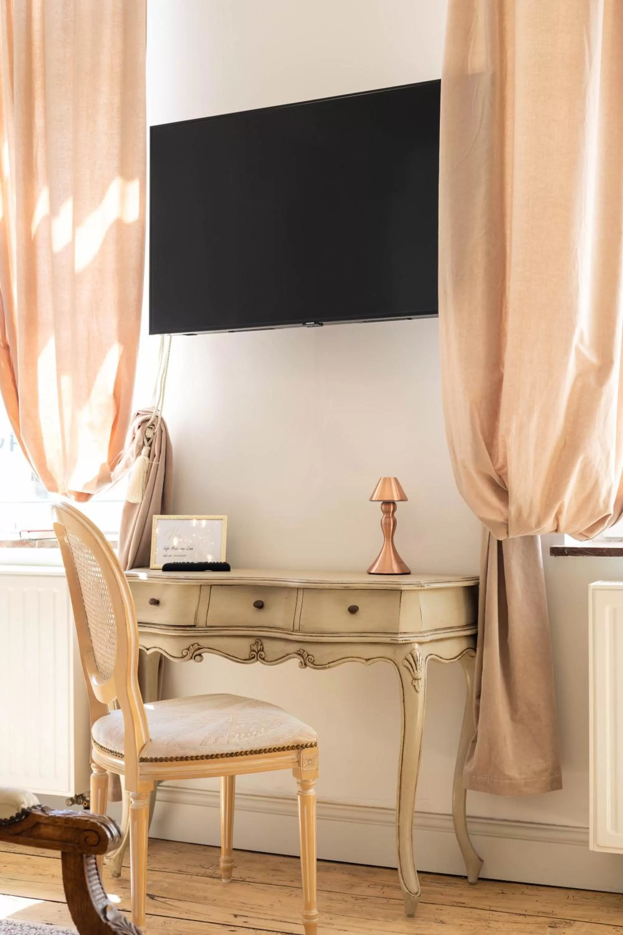 TV/Entertainment Center in Huis van Loon