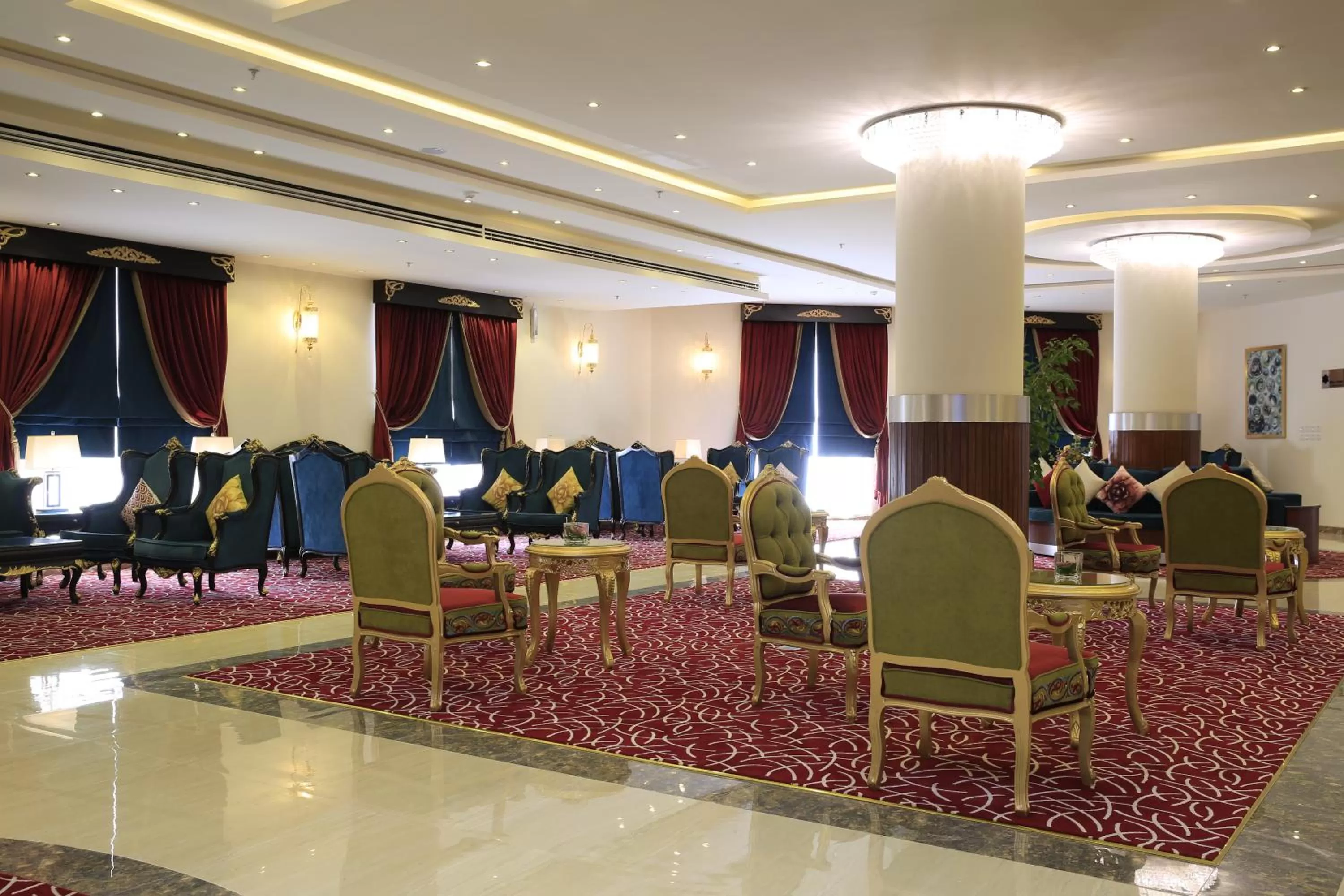 Communal lounge/ TV room in Innyar Hotel