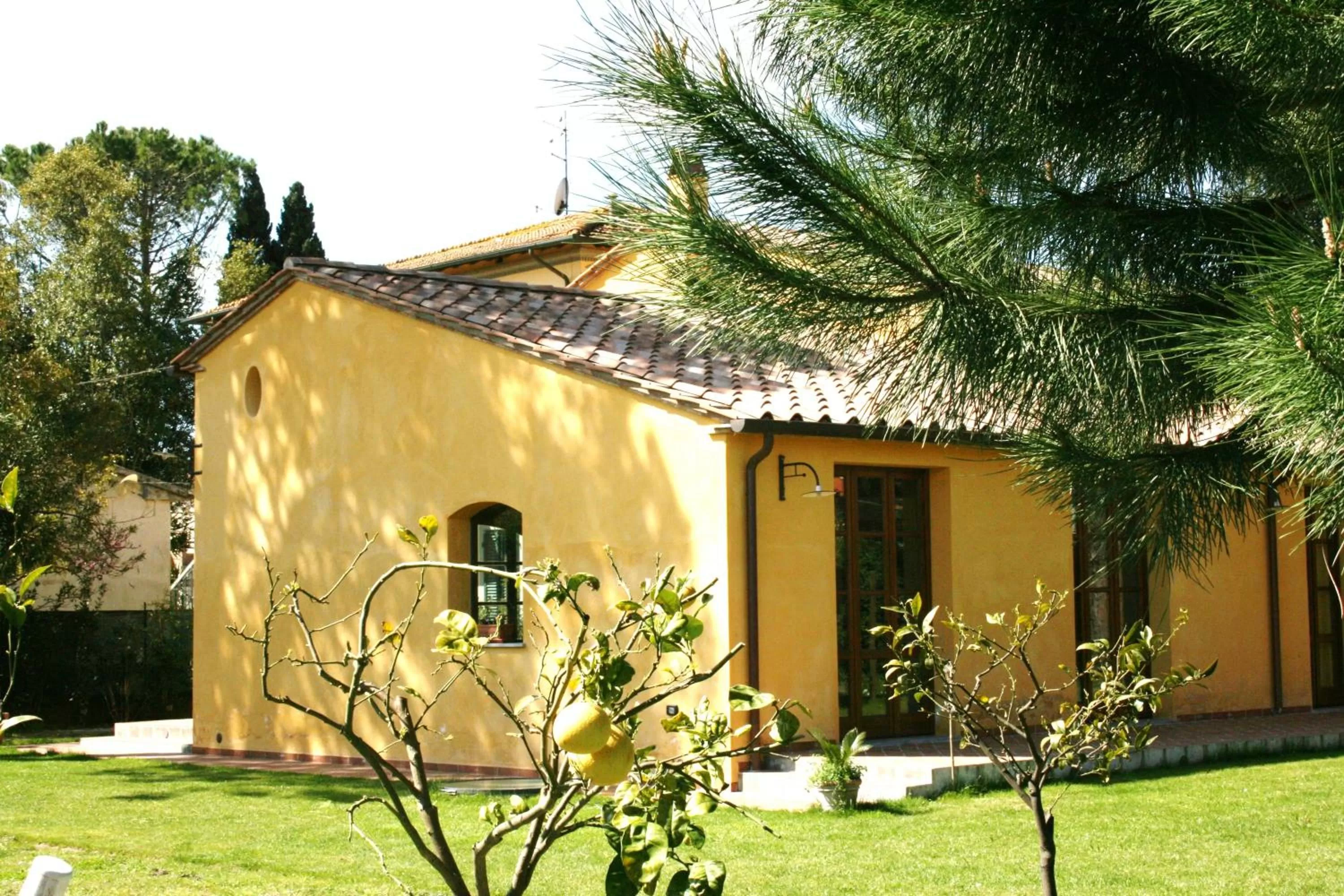 Property building in Pisa Holidays