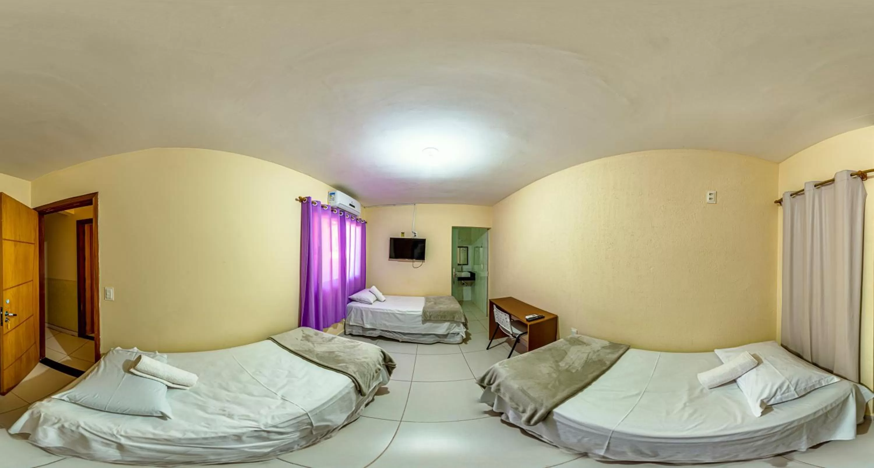 Photo of the whole room, Bed in Pousada Jardim Brasília