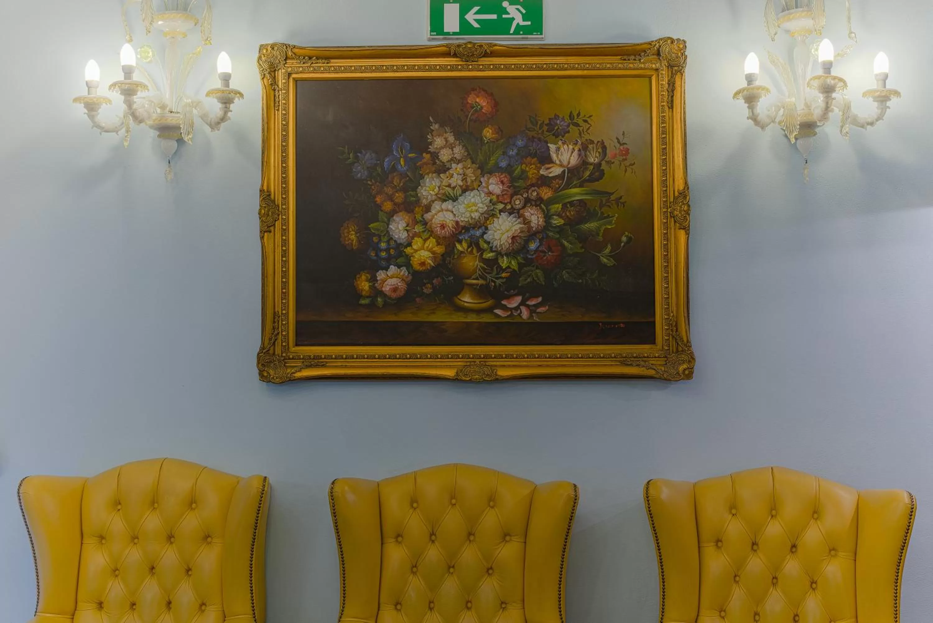 Communal lounge/ TV room in Hotel Donatello