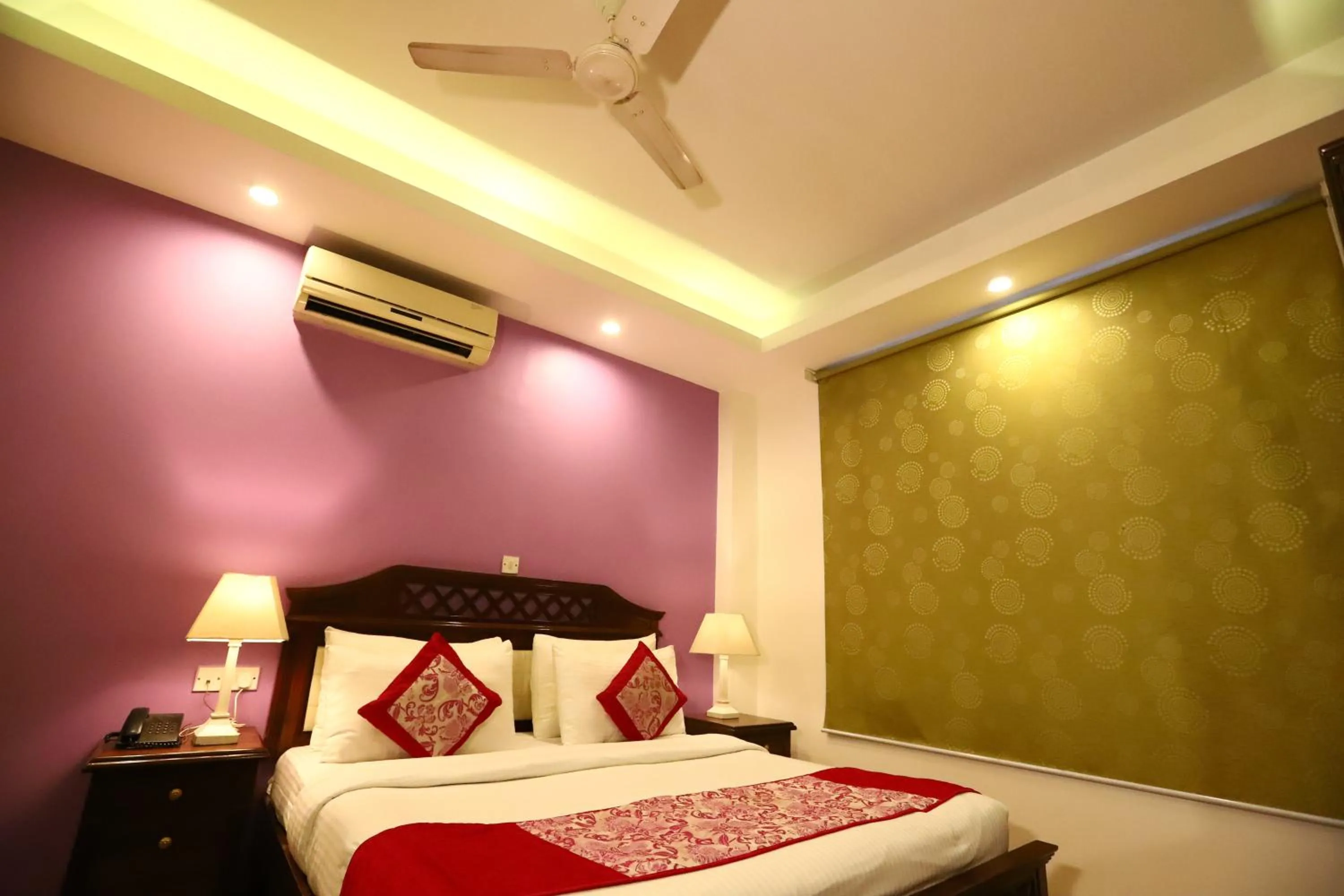 Photo of the whole room, Bed in Hotel Ambica Palace AIIMS New Delhi - Couple Friendly Local ID Accepted