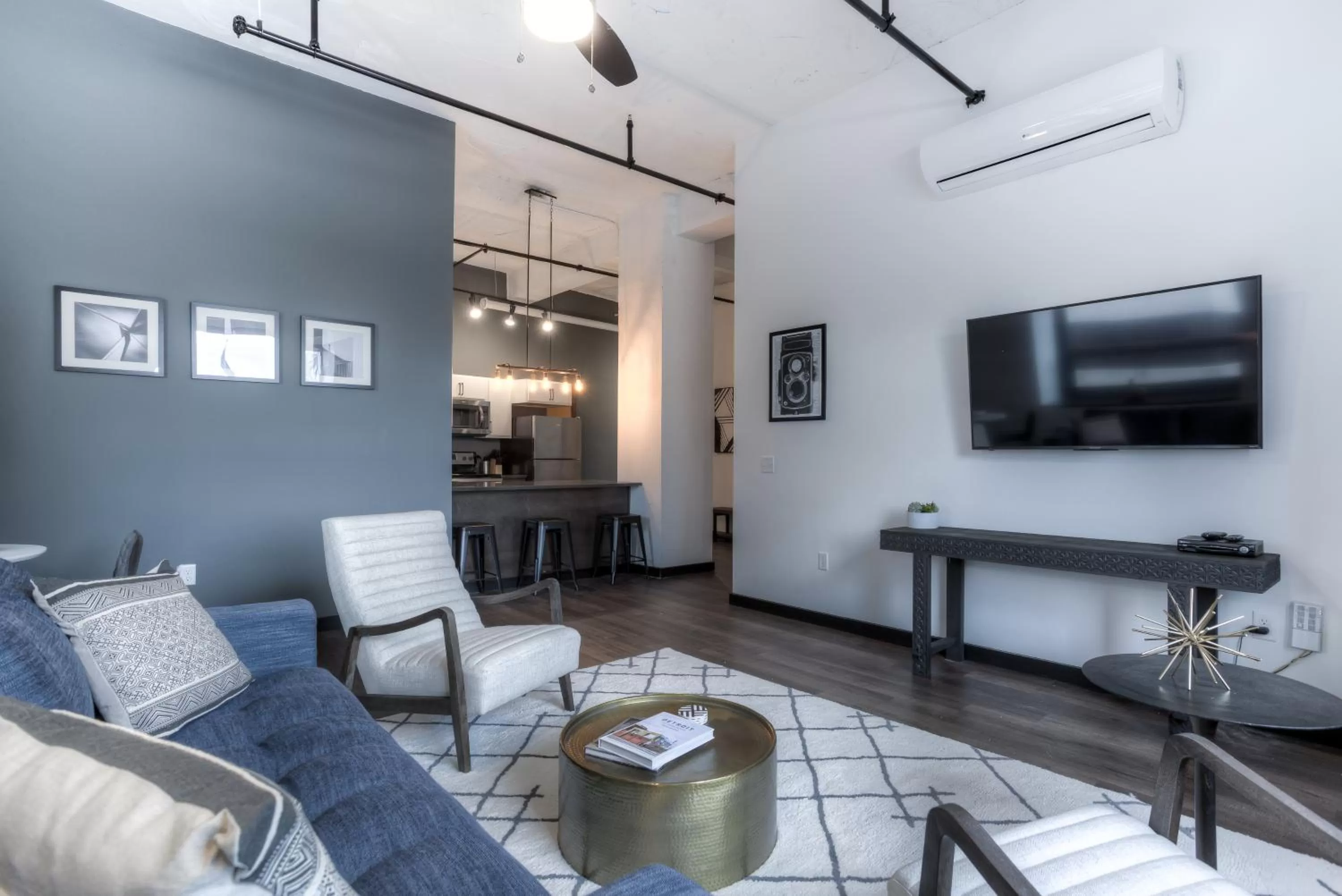 Living room, Seating Area in Mint House Detroit - Times Square