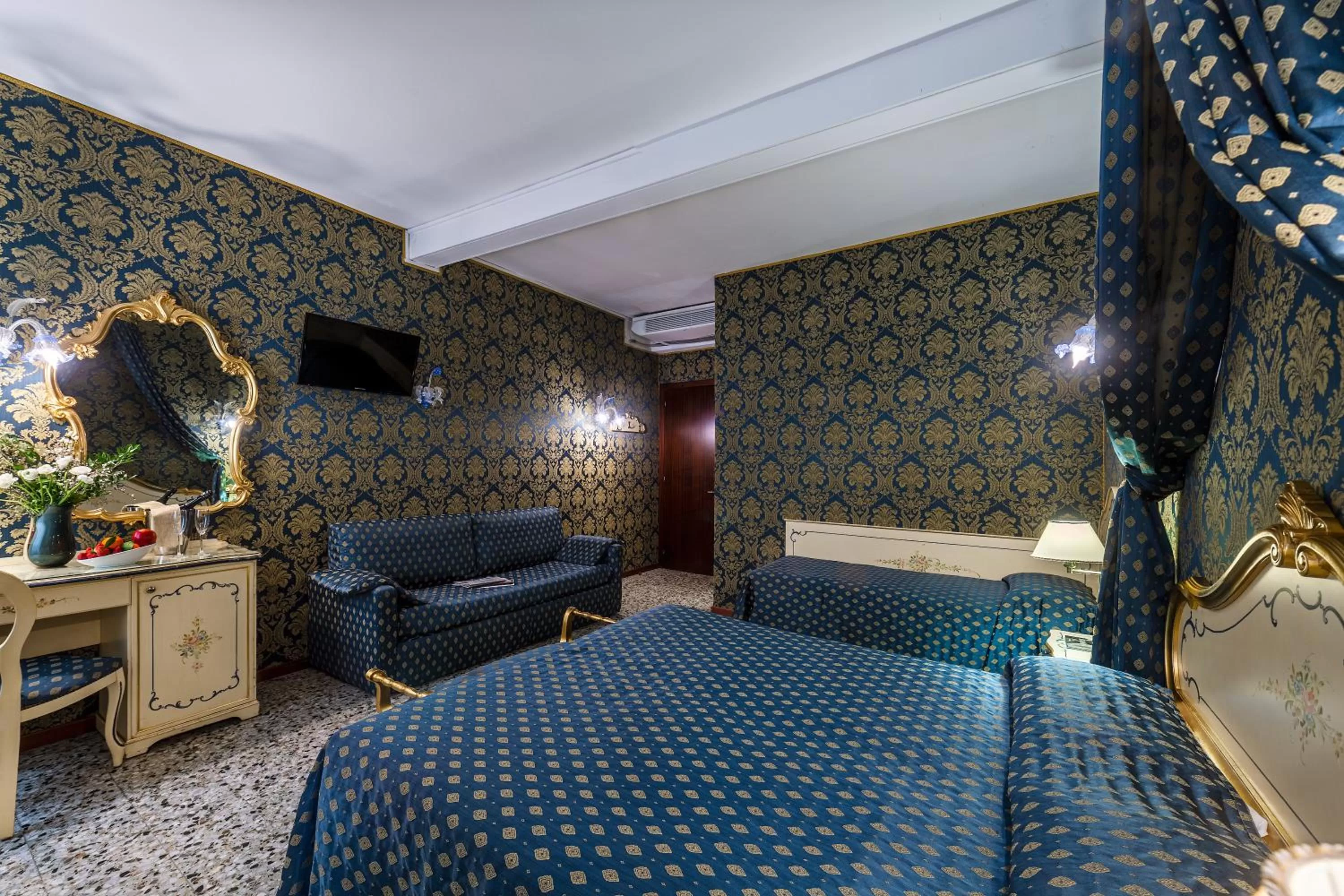 Photo of the whole room, Bed in Al Gazzettino