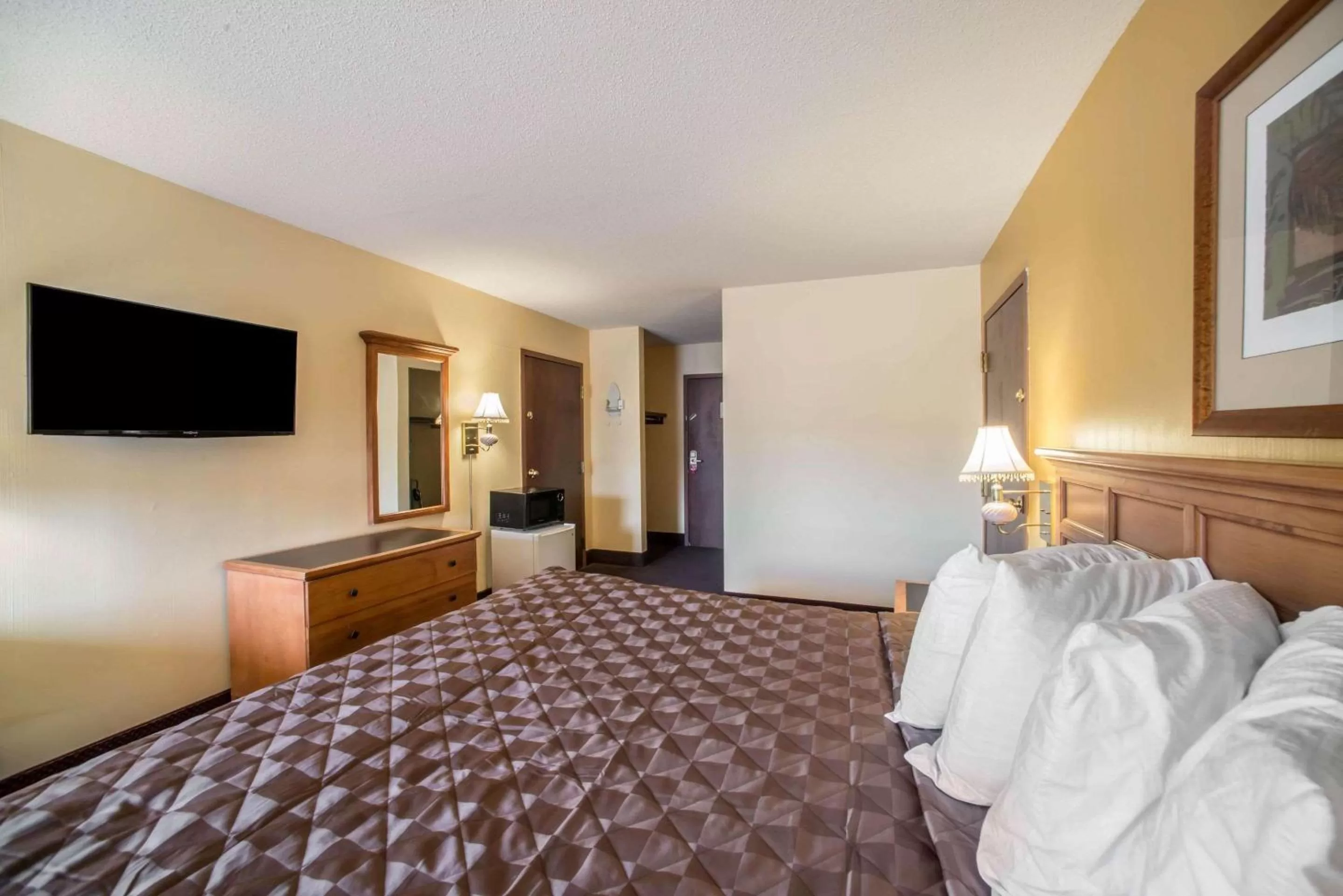 Photo of the whole room in Econo Lodge Marion