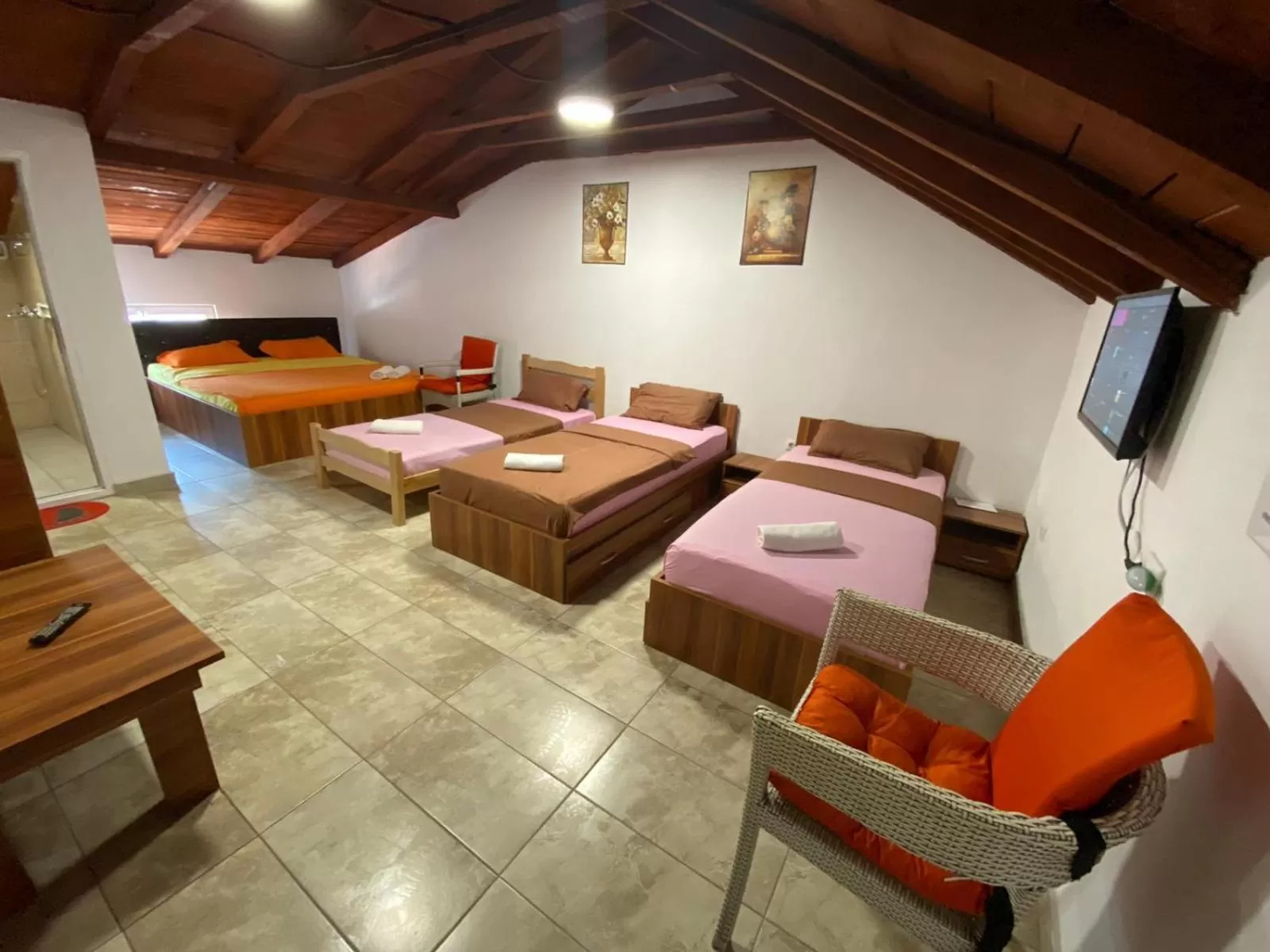 Restaurant/Places to Eat in Motel Atika