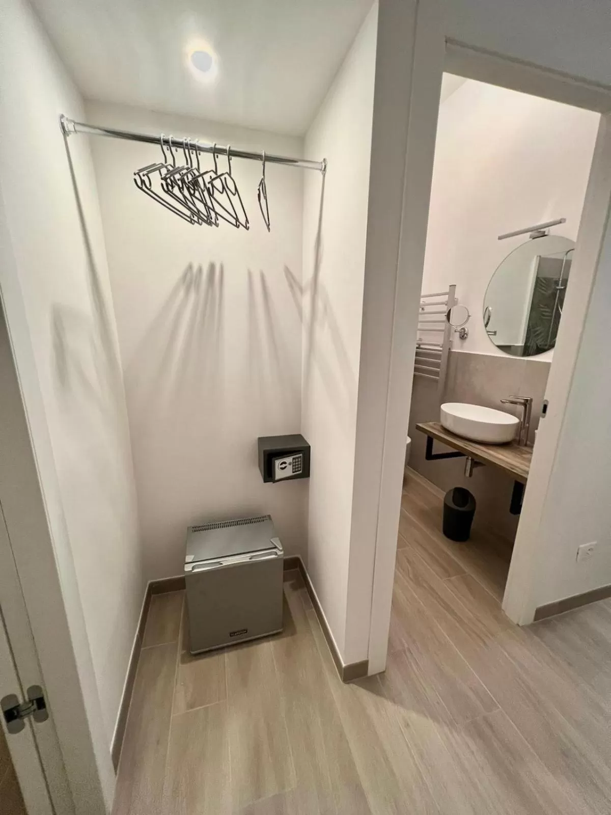 TV and multimedia in Relais Roma Vaticano - METRO station Ottaviano