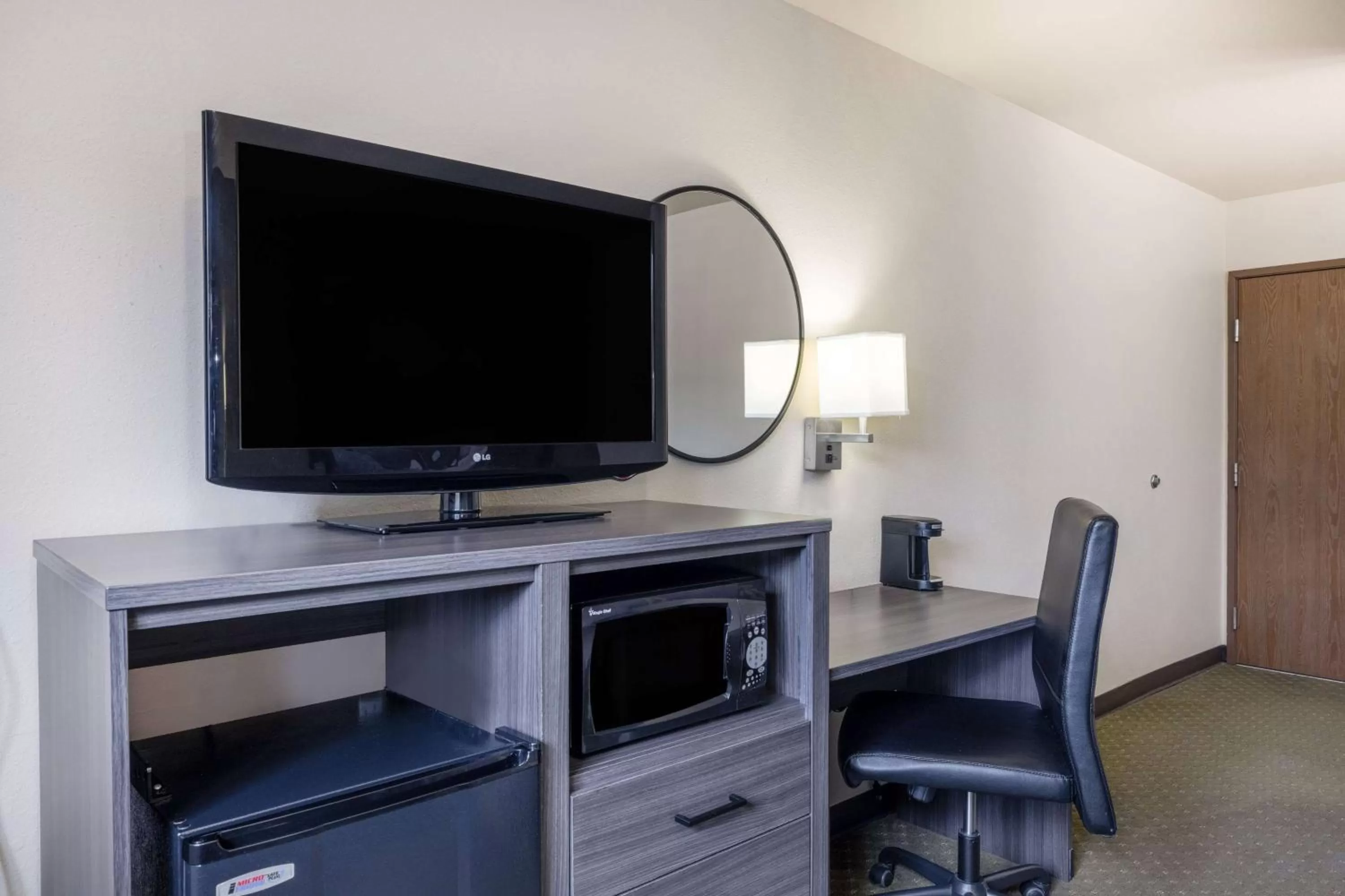 Photo of the whole room in Super 8 by Wyndham Butte MT