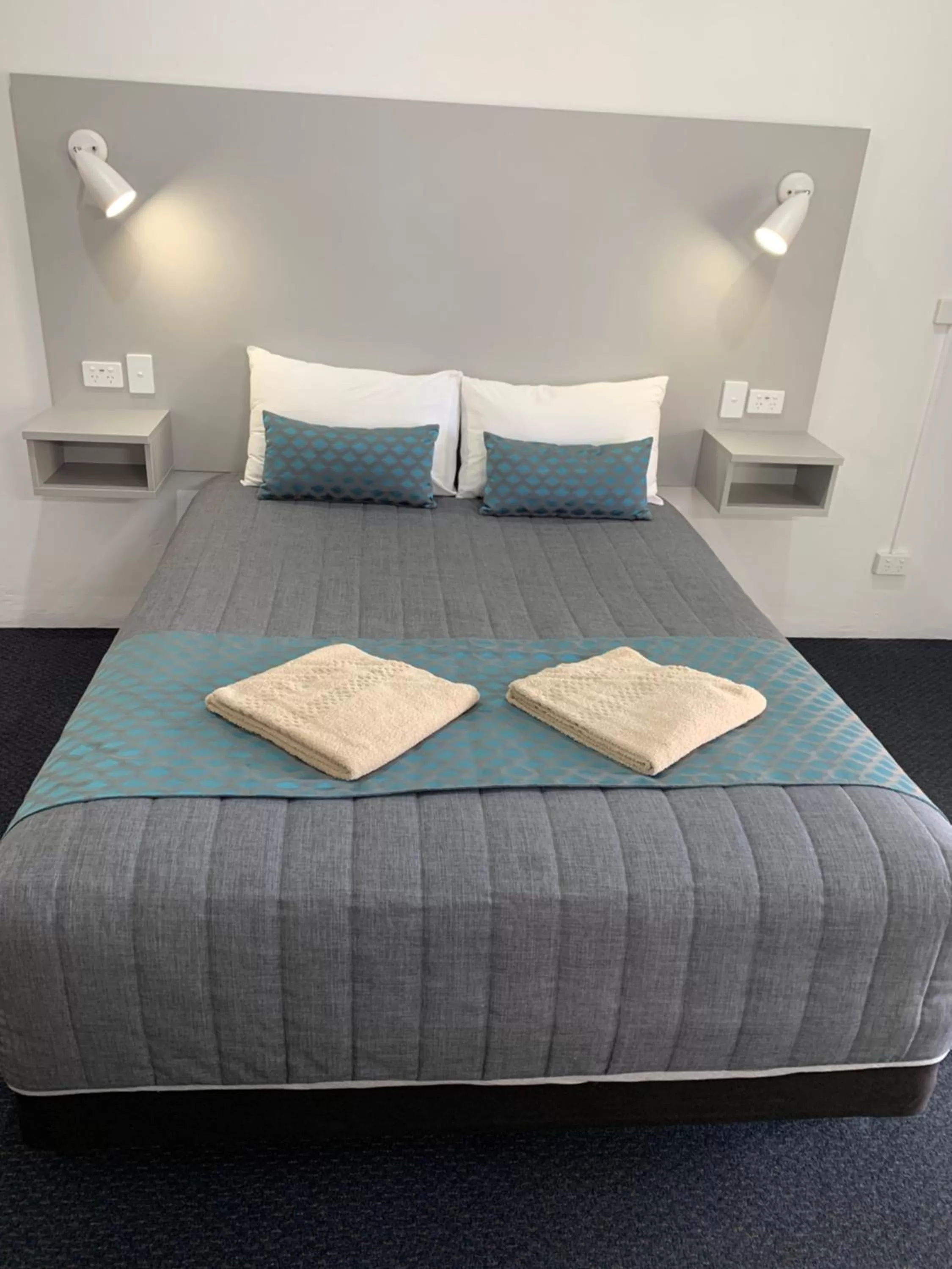 Bed in Glen Innes Motel