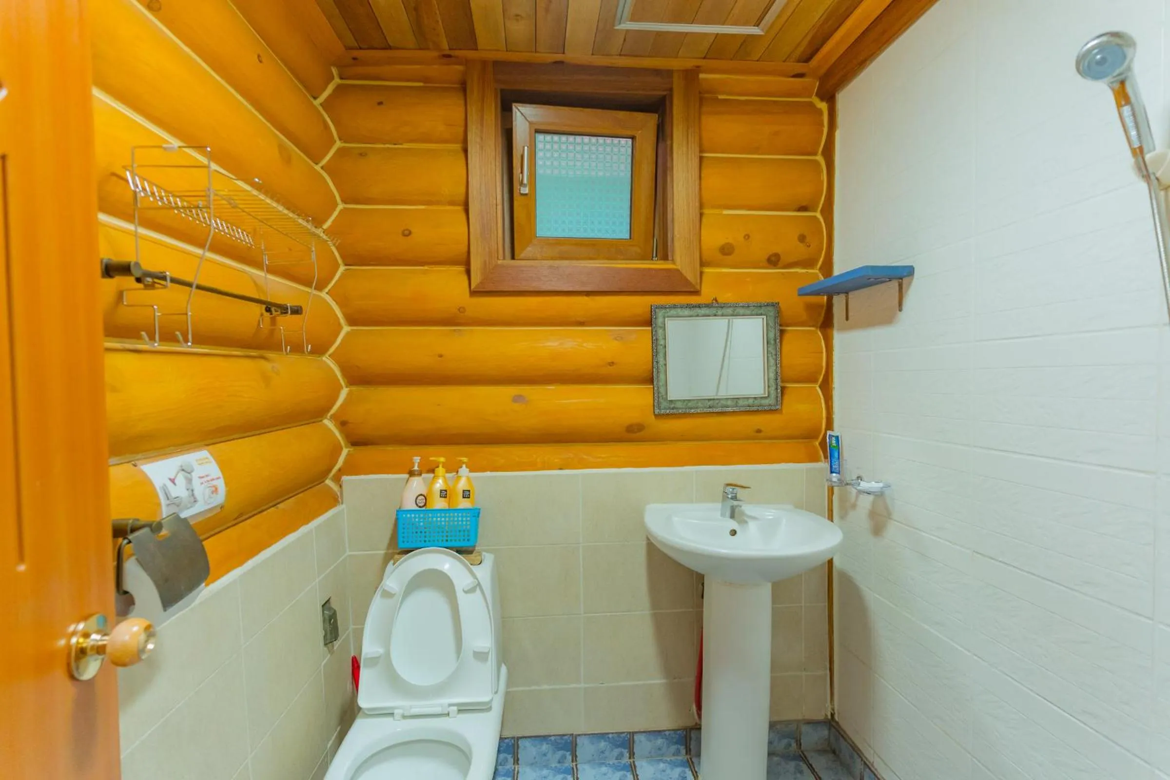 Toilet in Jungmun Log Pension & Resort