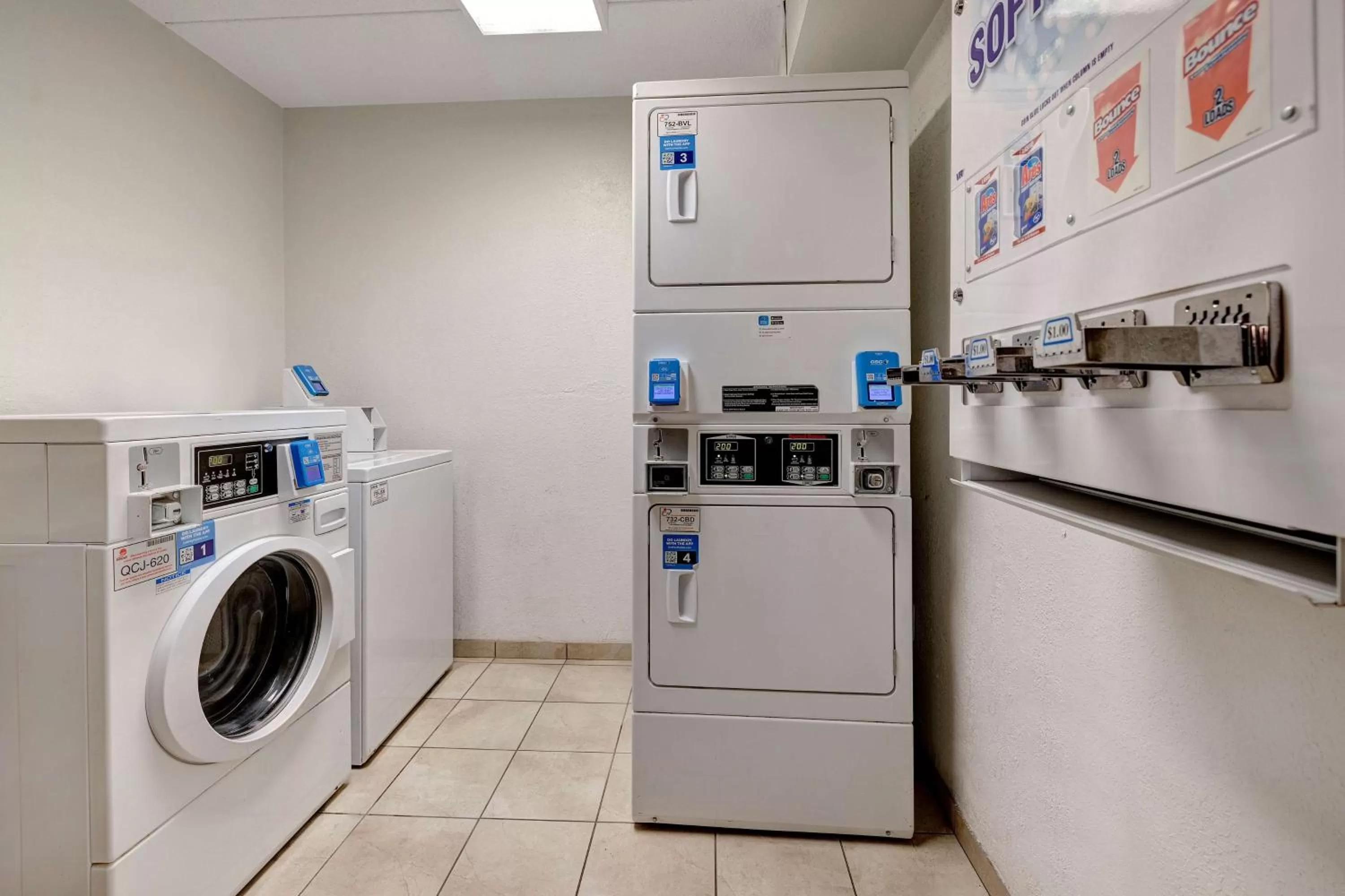 Property building in Motel 6-Lakeville, MN - South - Lakeville