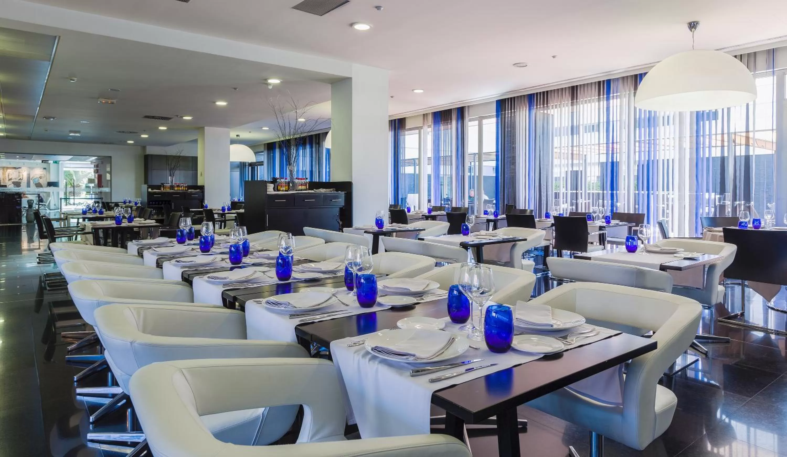 Restaurant/places to eat in Axor Barajas