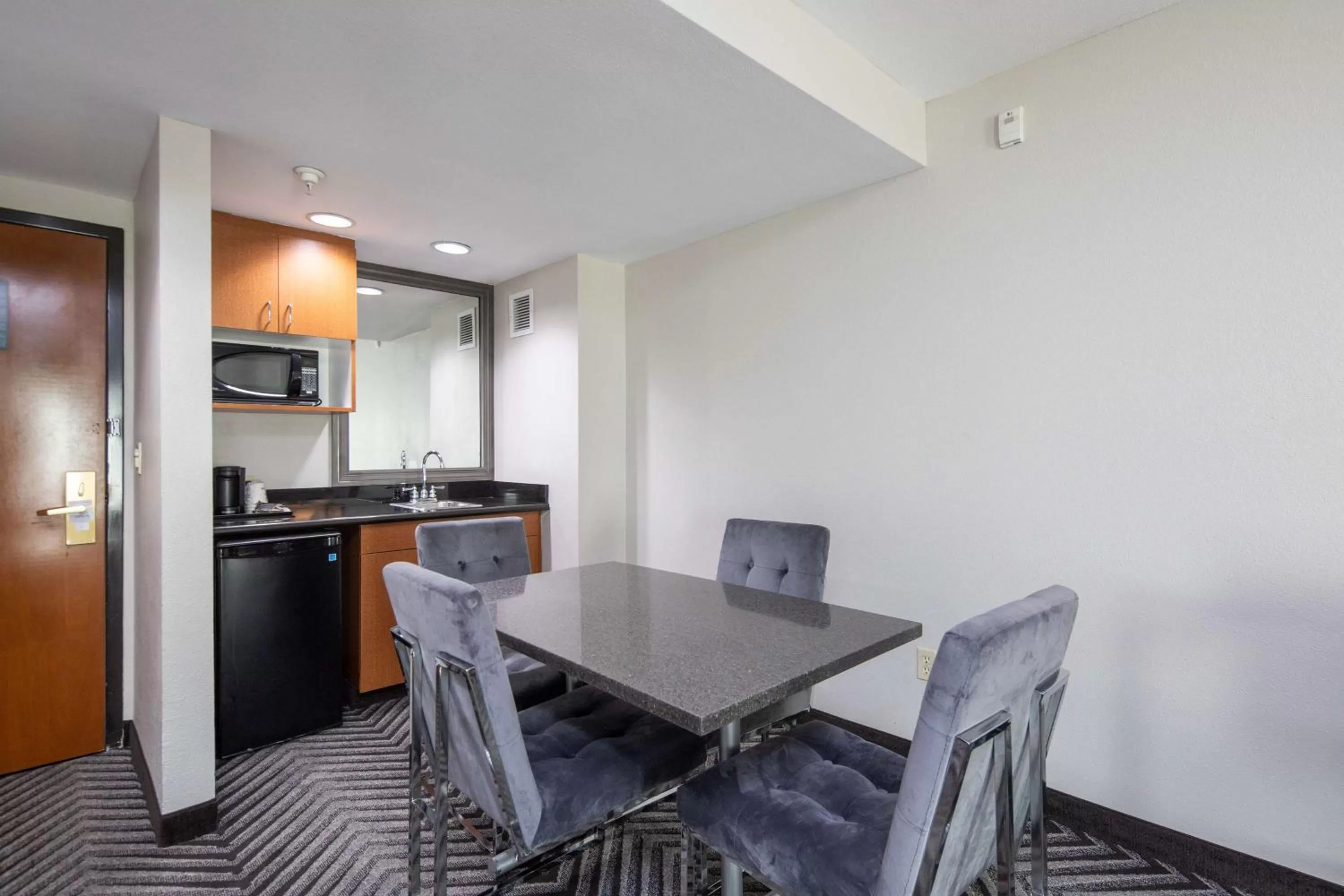 Photo of the whole room in Best Western Inn & Suites San Mateo - San Francisco Airport